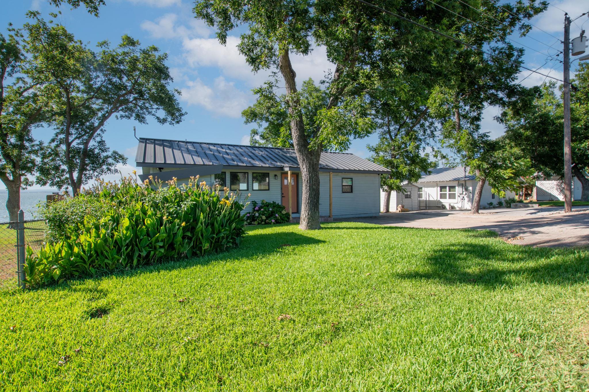 611 Lakeshore LOOP