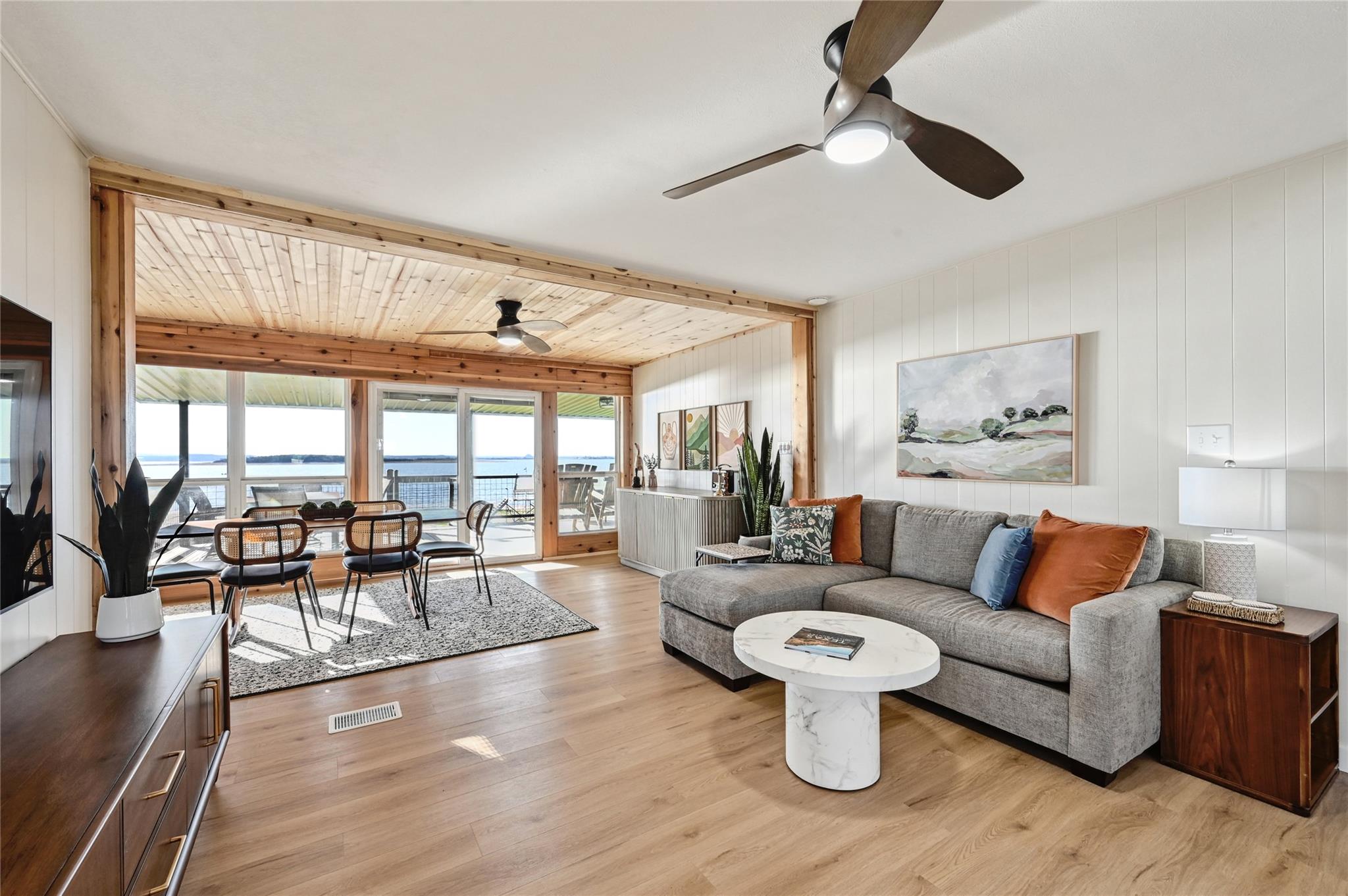 611 Lakeshore LOOP