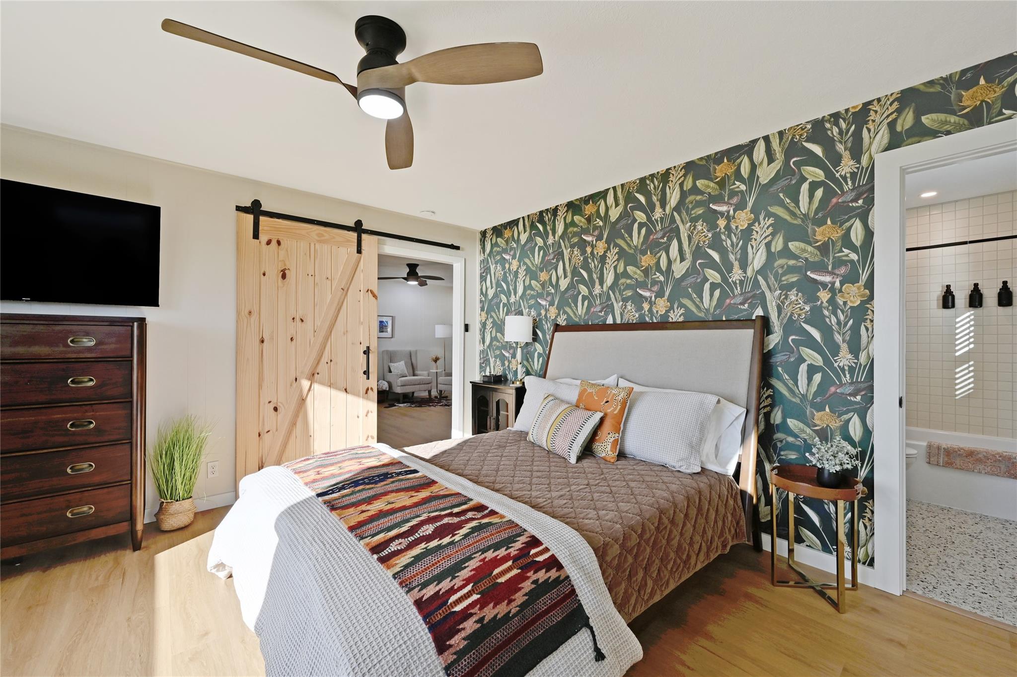 611 Lakeshore LOOP