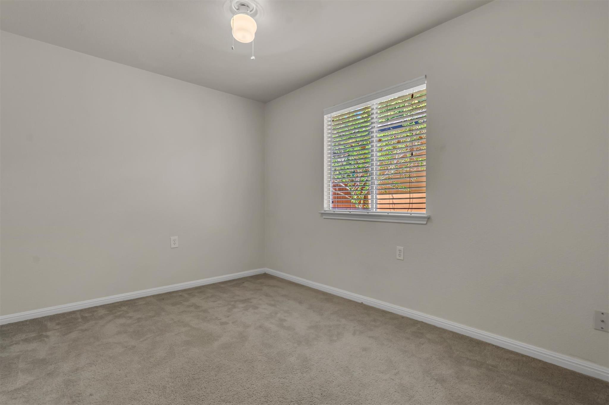5605 Bentsen LN
