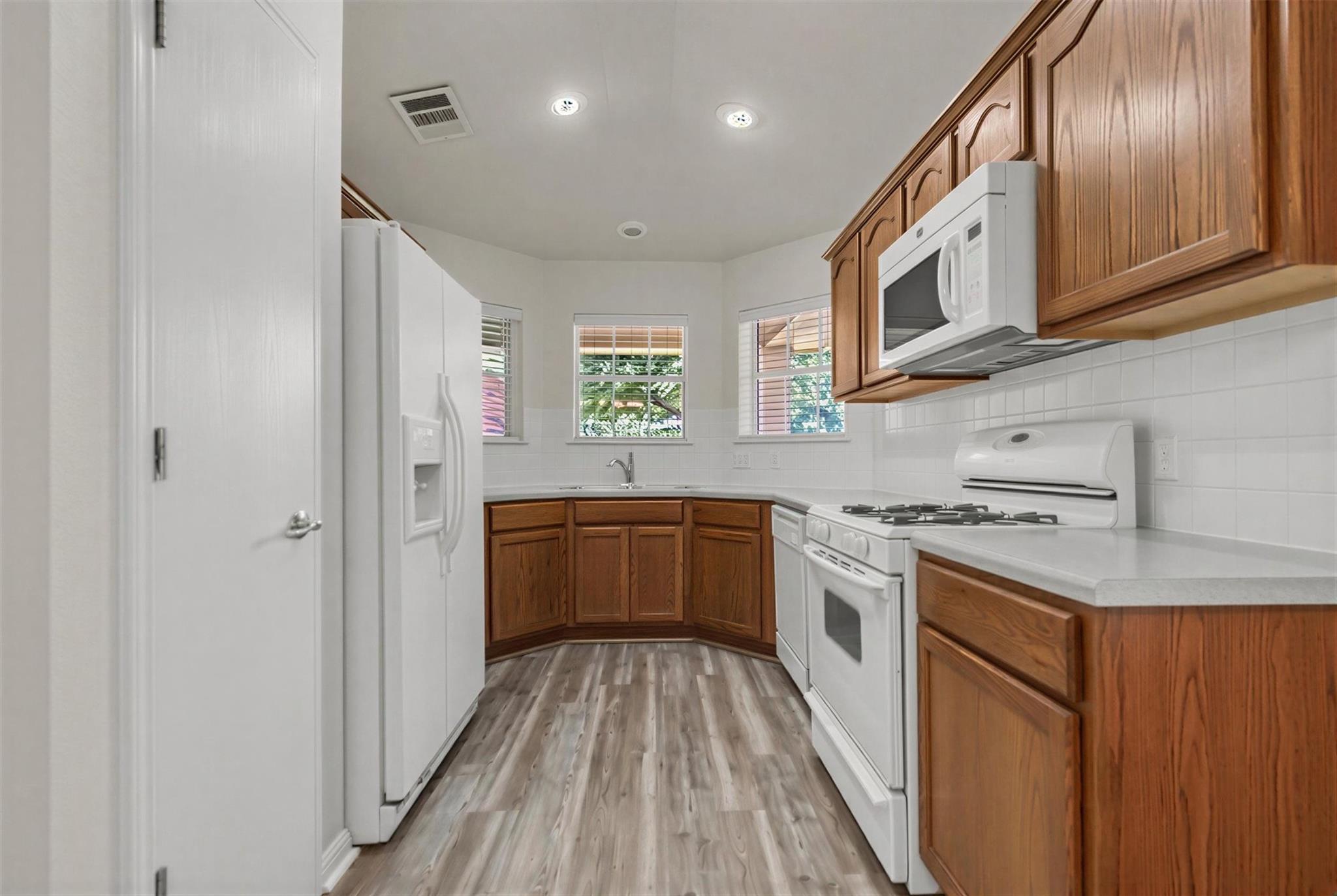 5605 Bentsen LN