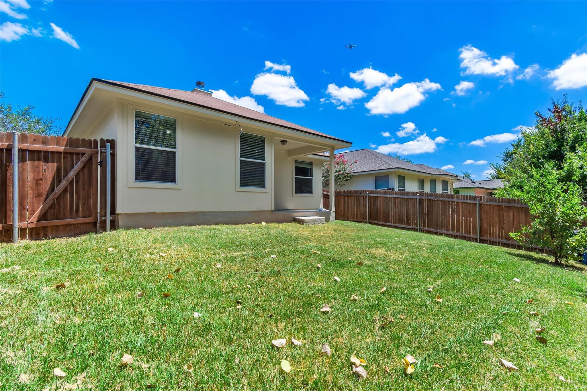 5605 Bentsen LN