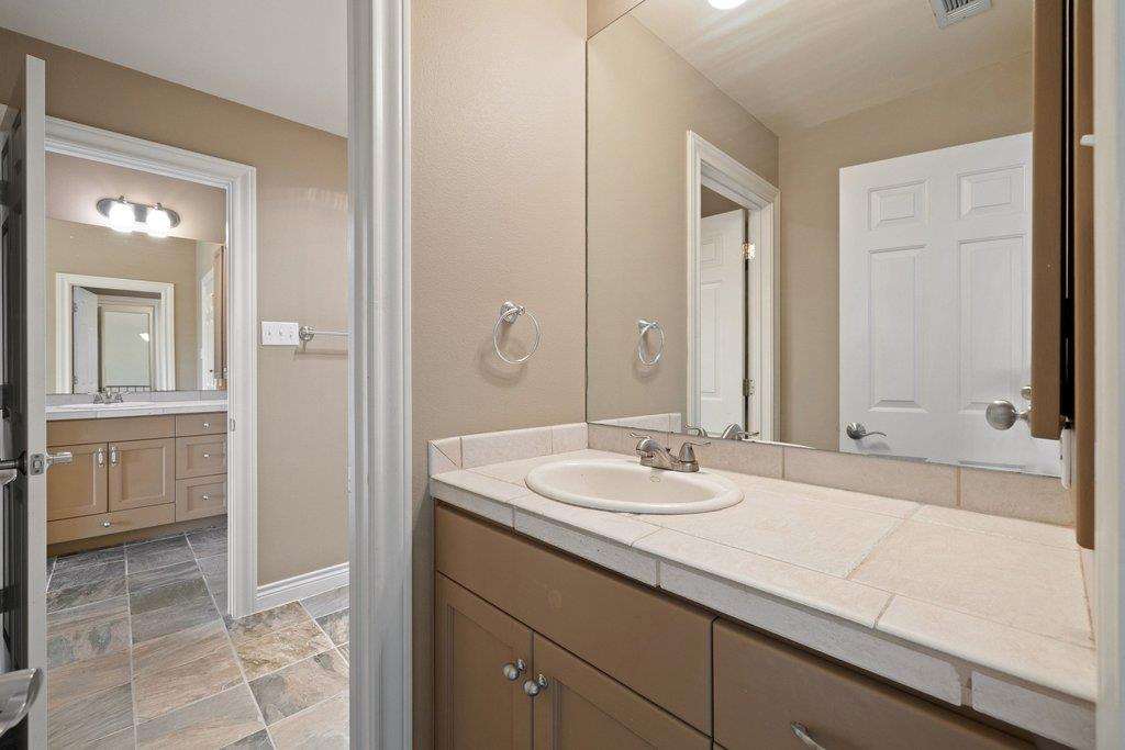 5 Tiburon CT