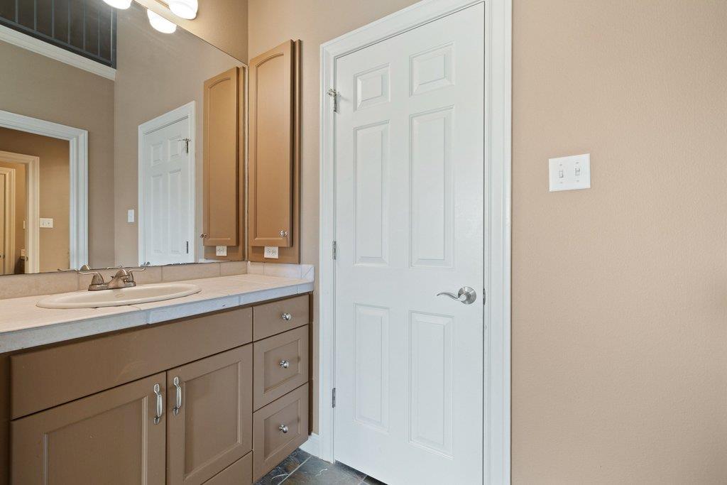 5 Tiburon CT