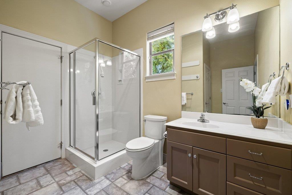 5 Tiburon CT