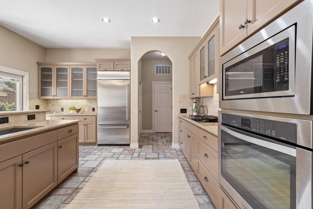 5 Tiburon CT