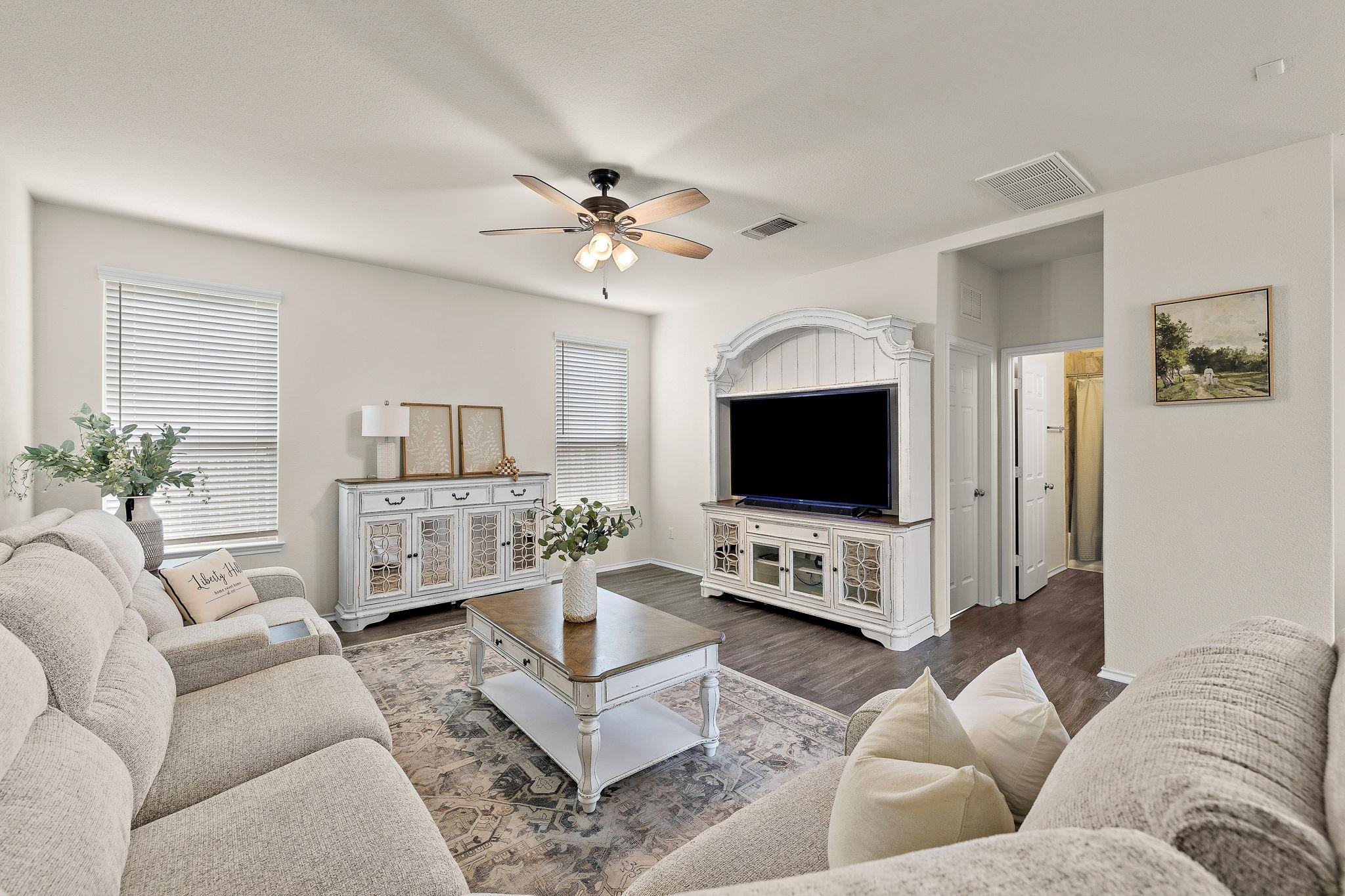 241 La Dera DR
