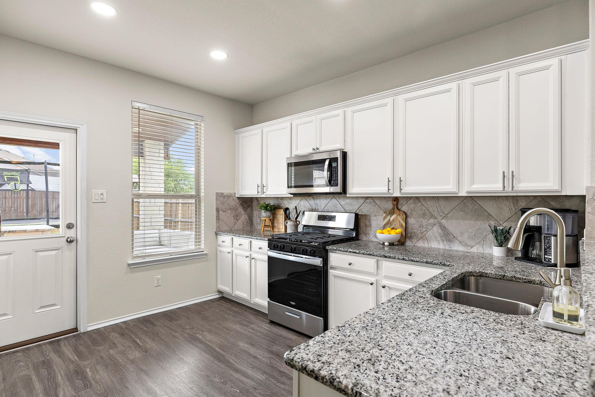 241 La Dera DR