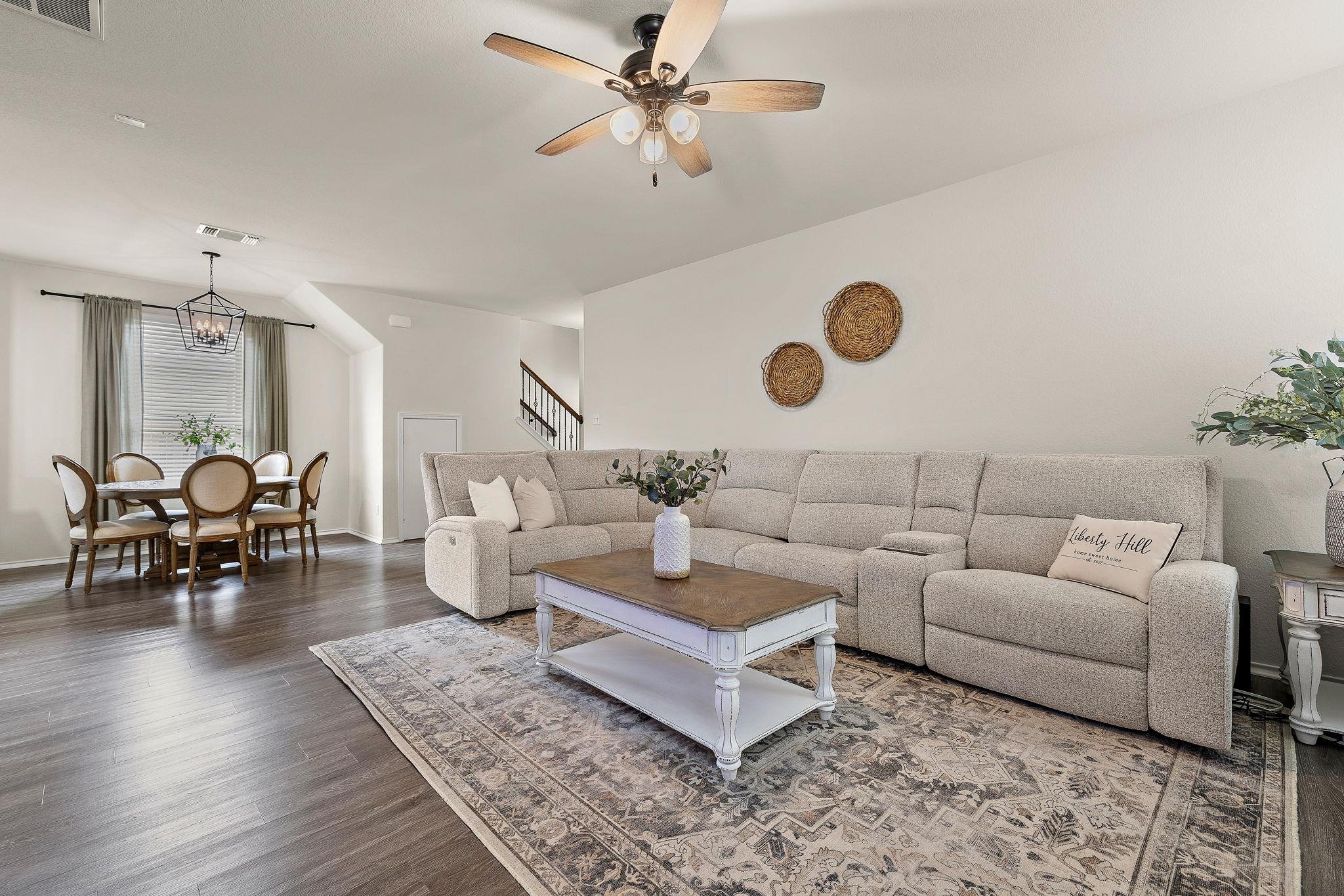 241 La Dera DR