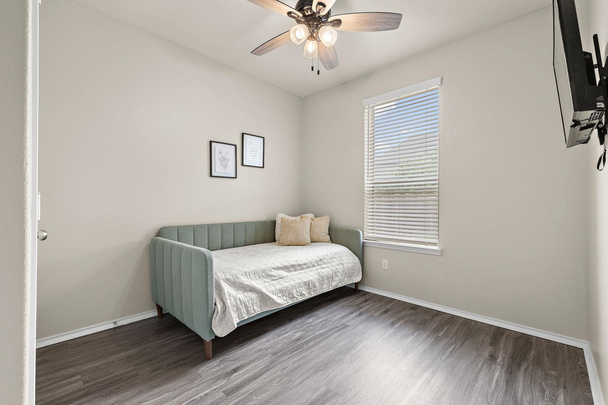 241 La Dera DR