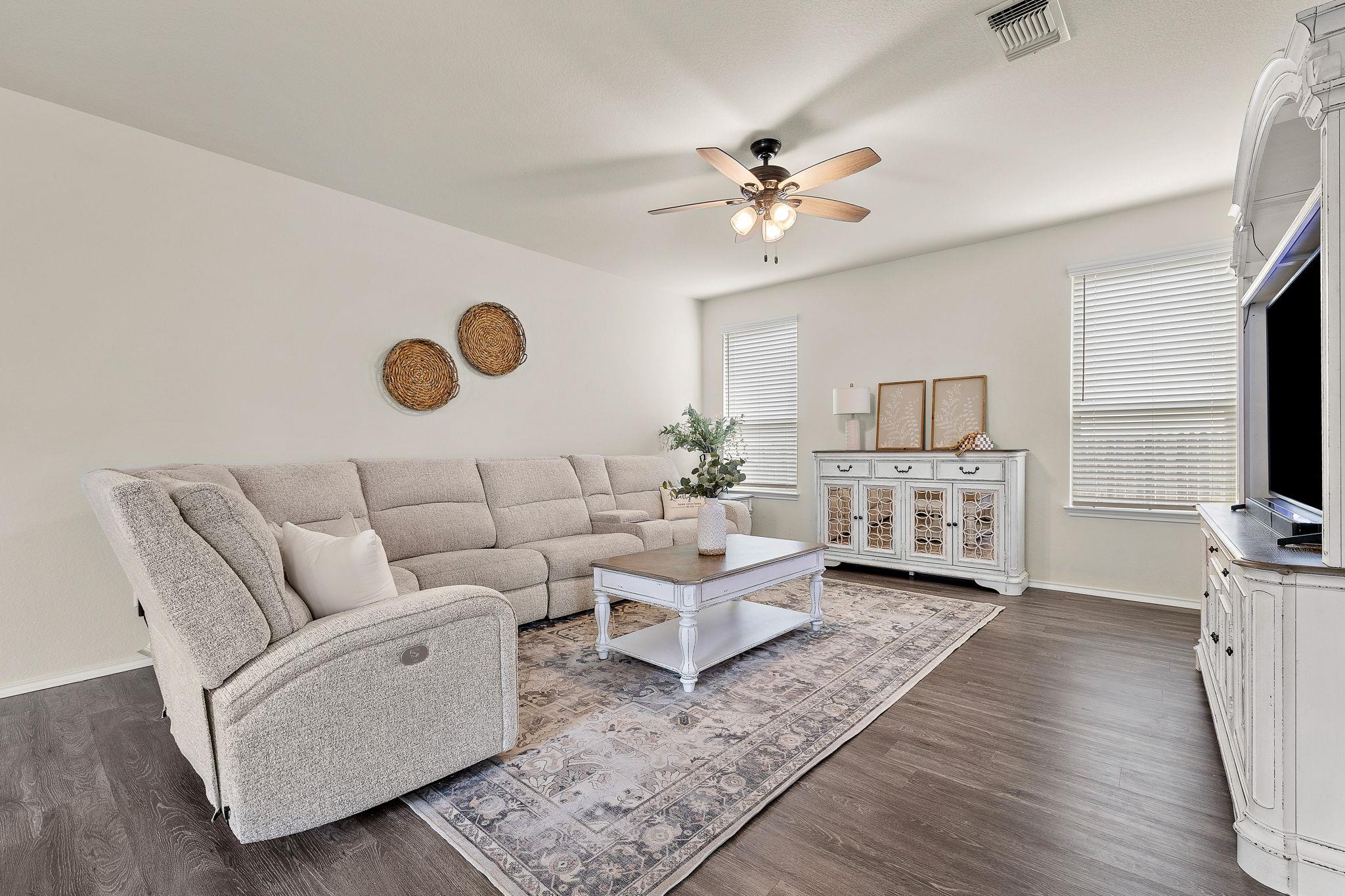 241 La Dera DR