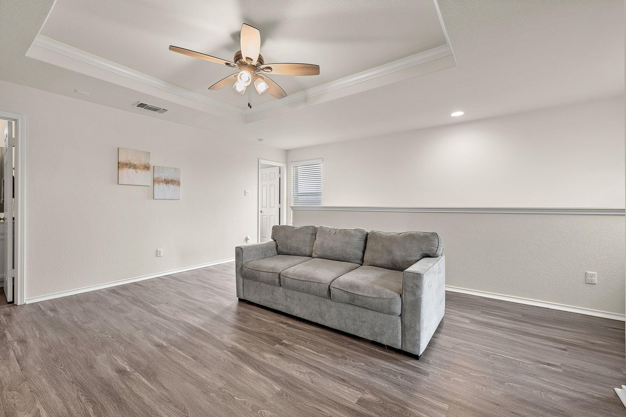 241 La Dera DR
