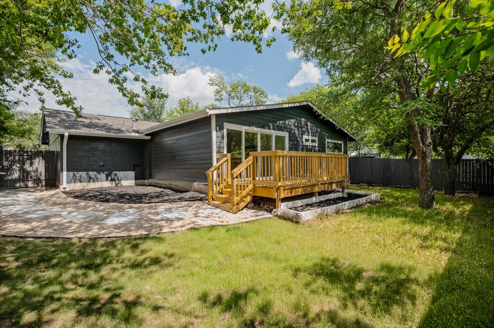 5210 Gladstone DR