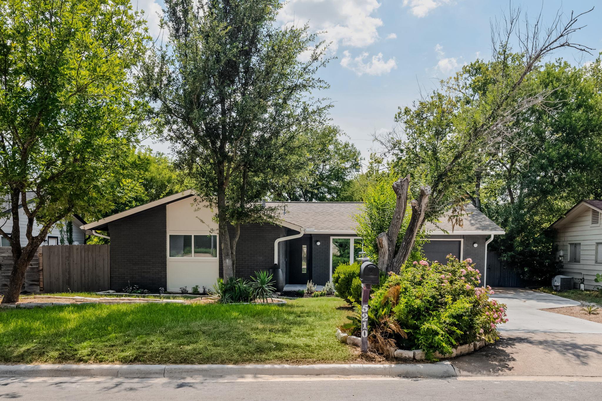5210 Gladstone DR