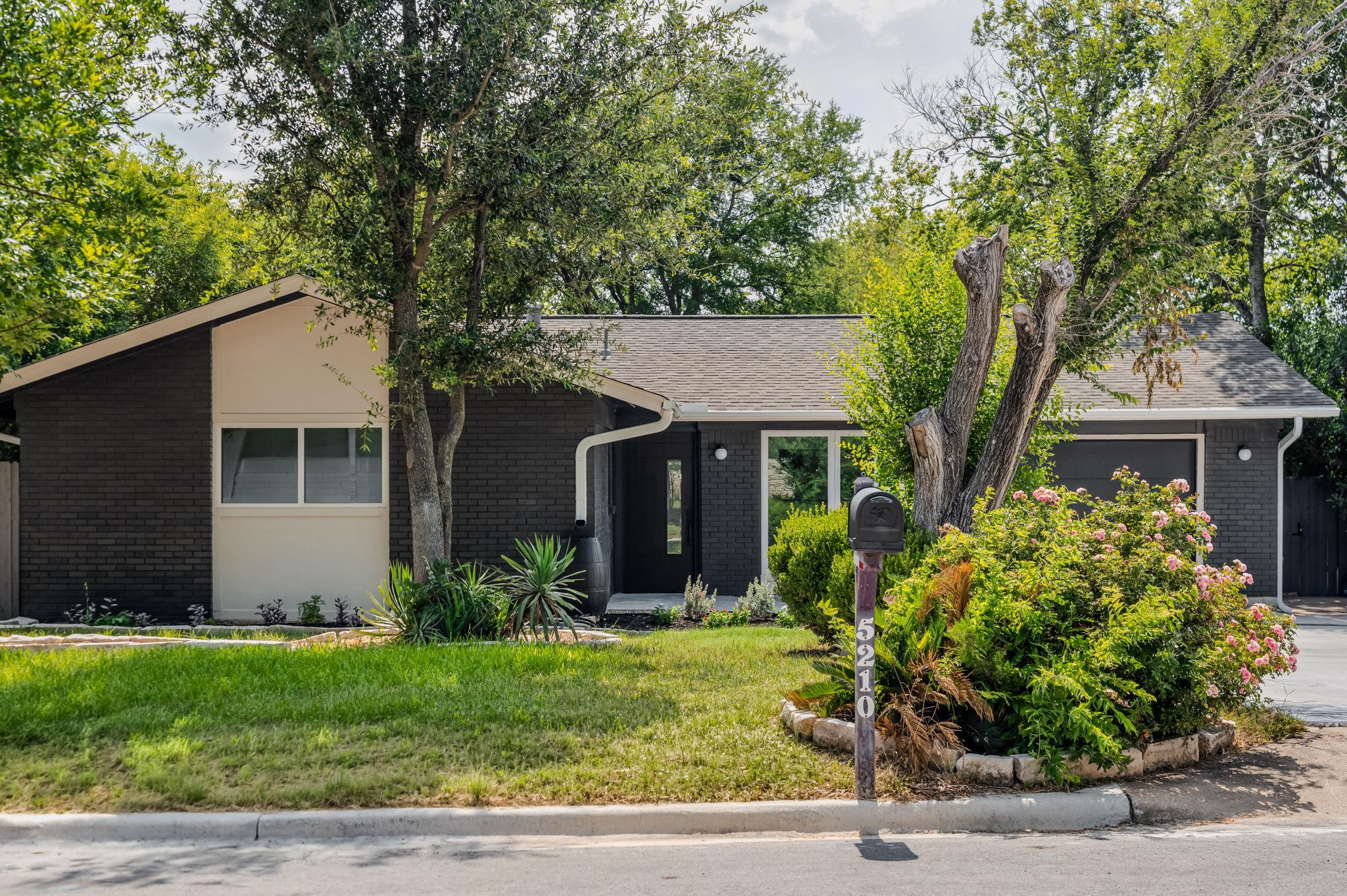 5210 Gladstone DR