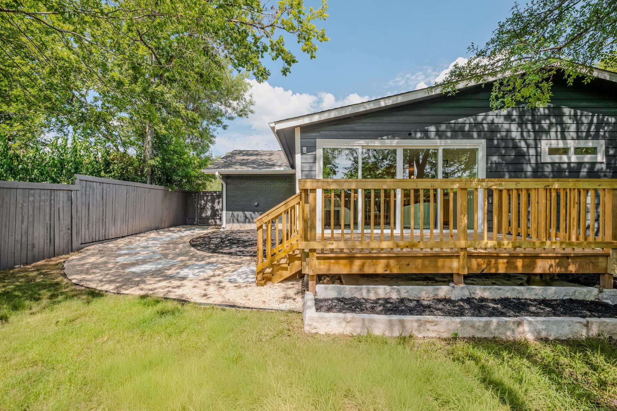 5210 Gladstone DR