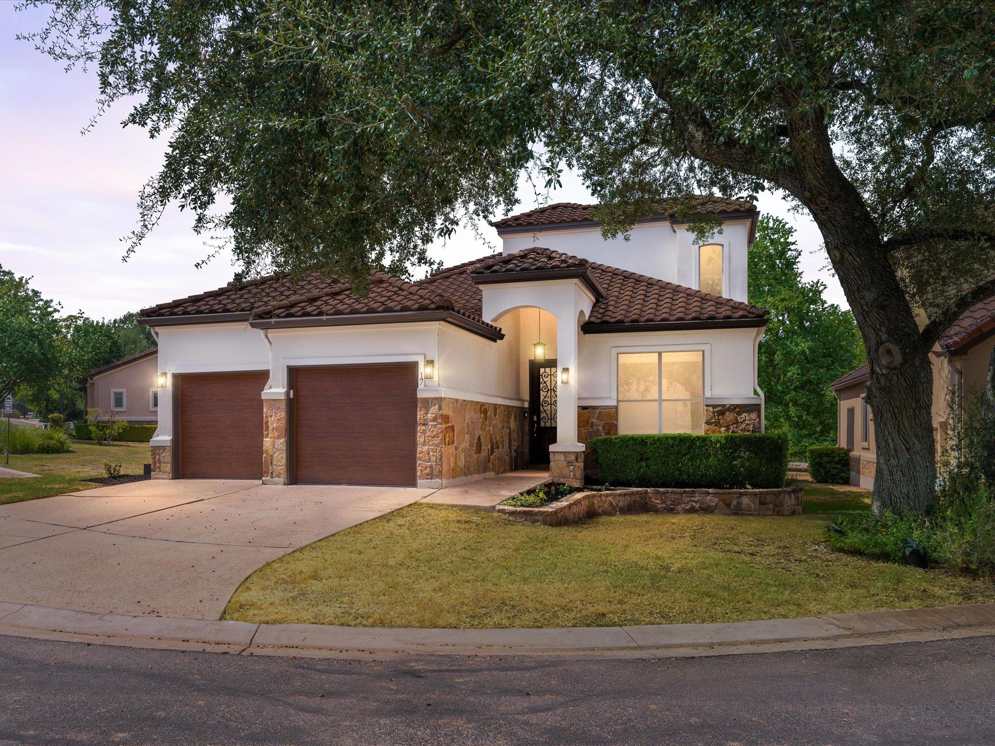 17 Chandon LN