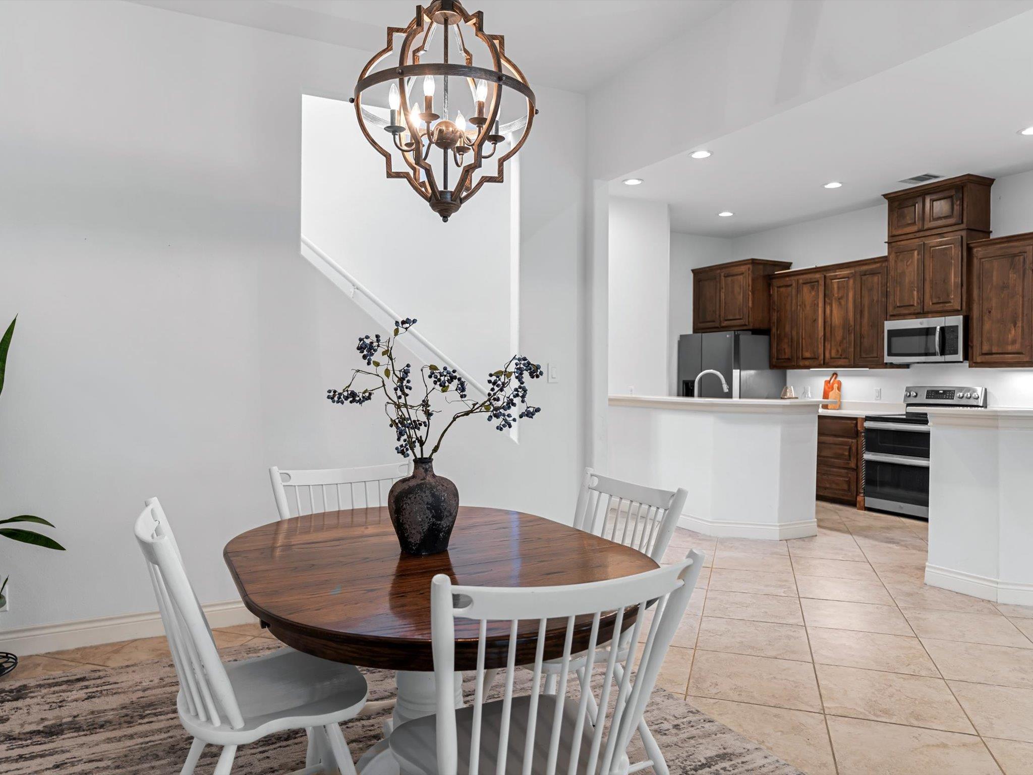 17 Chandon LN
