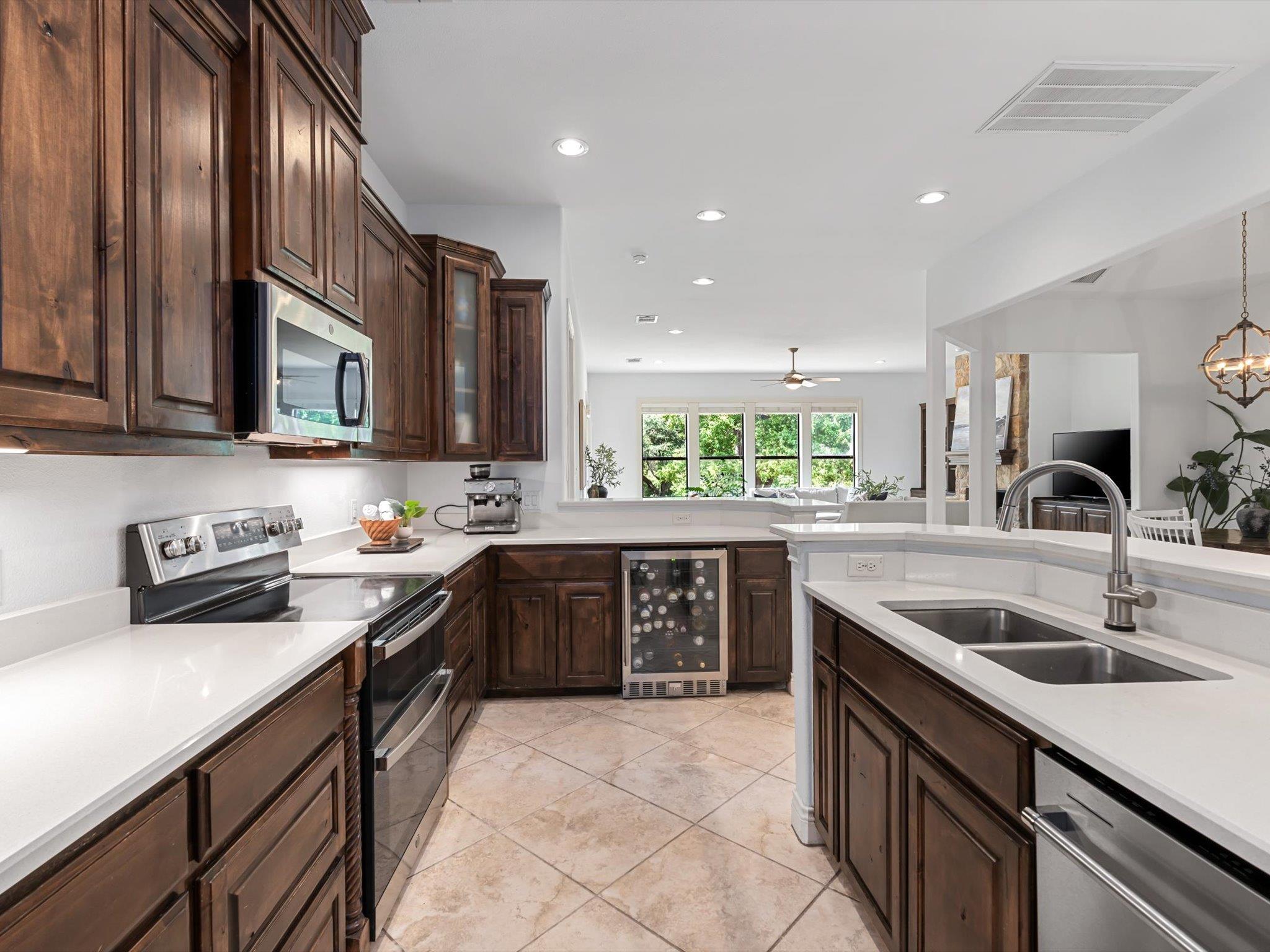 17 Chandon LN