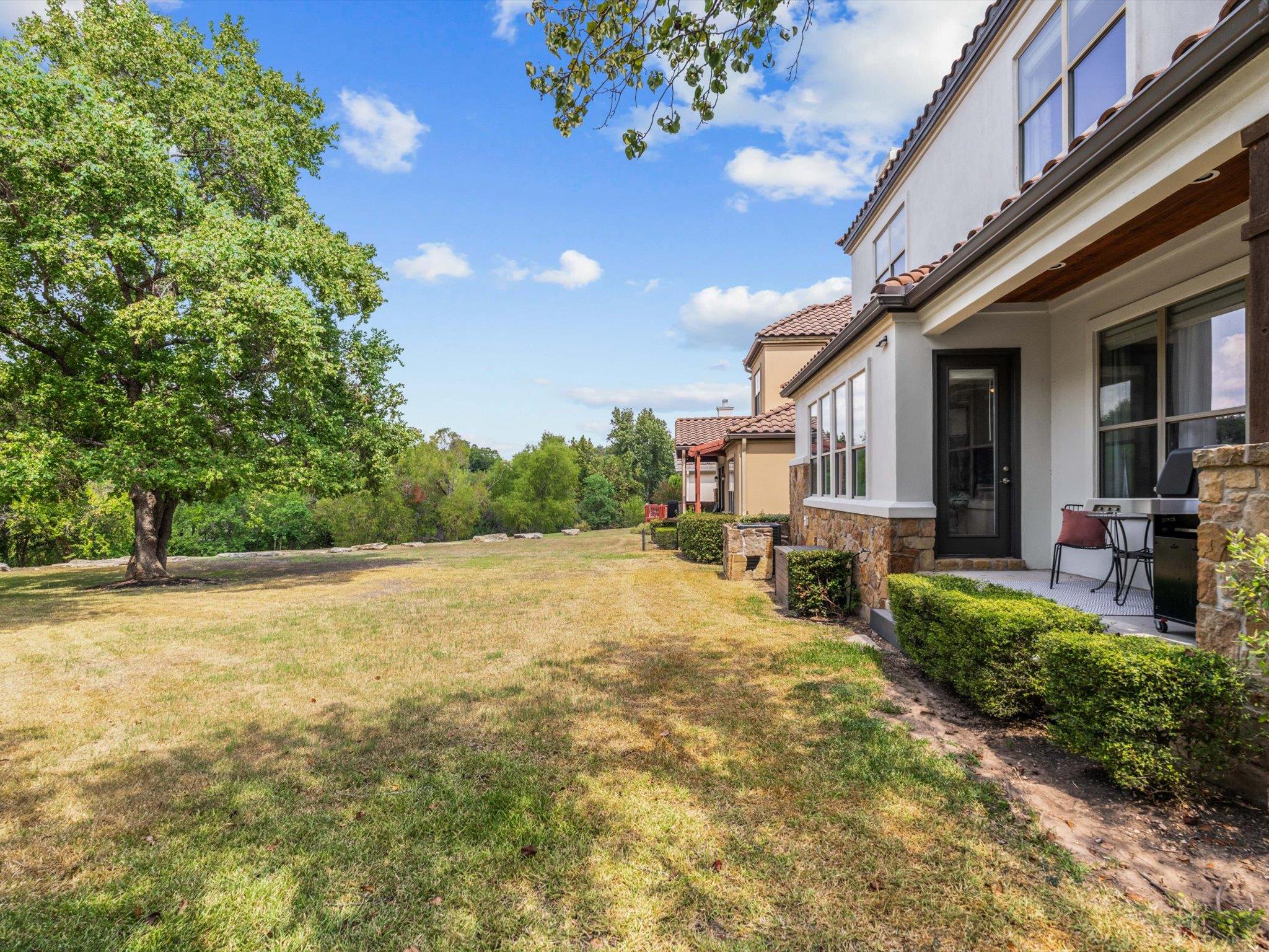 17 Chandon LN