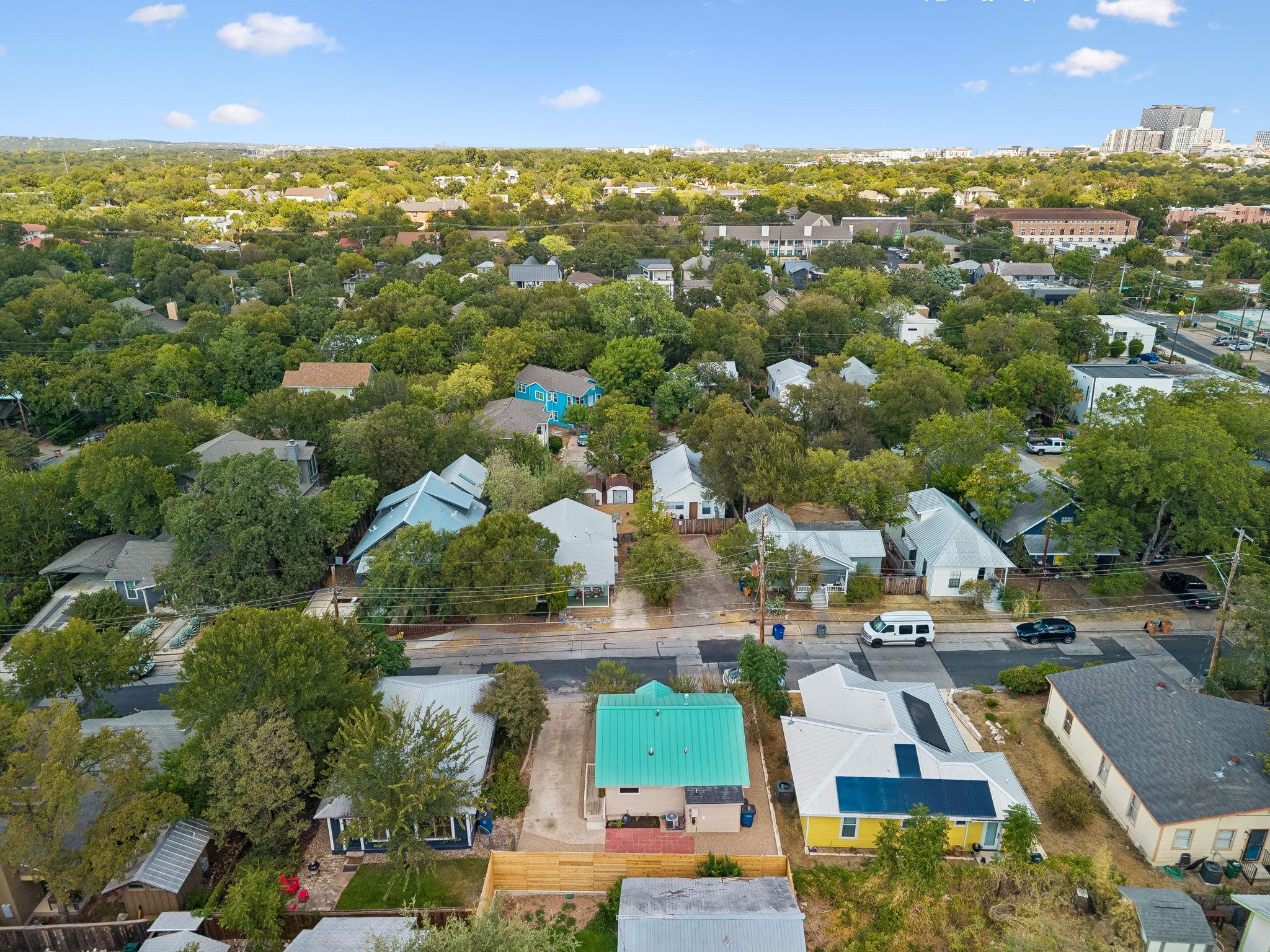 1613 W 10th ST