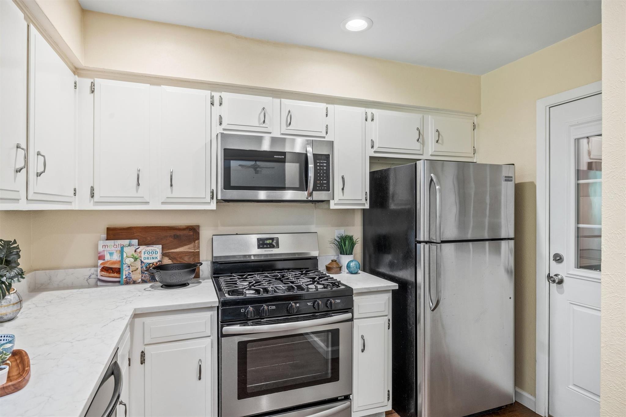 617 Blackberry DR
