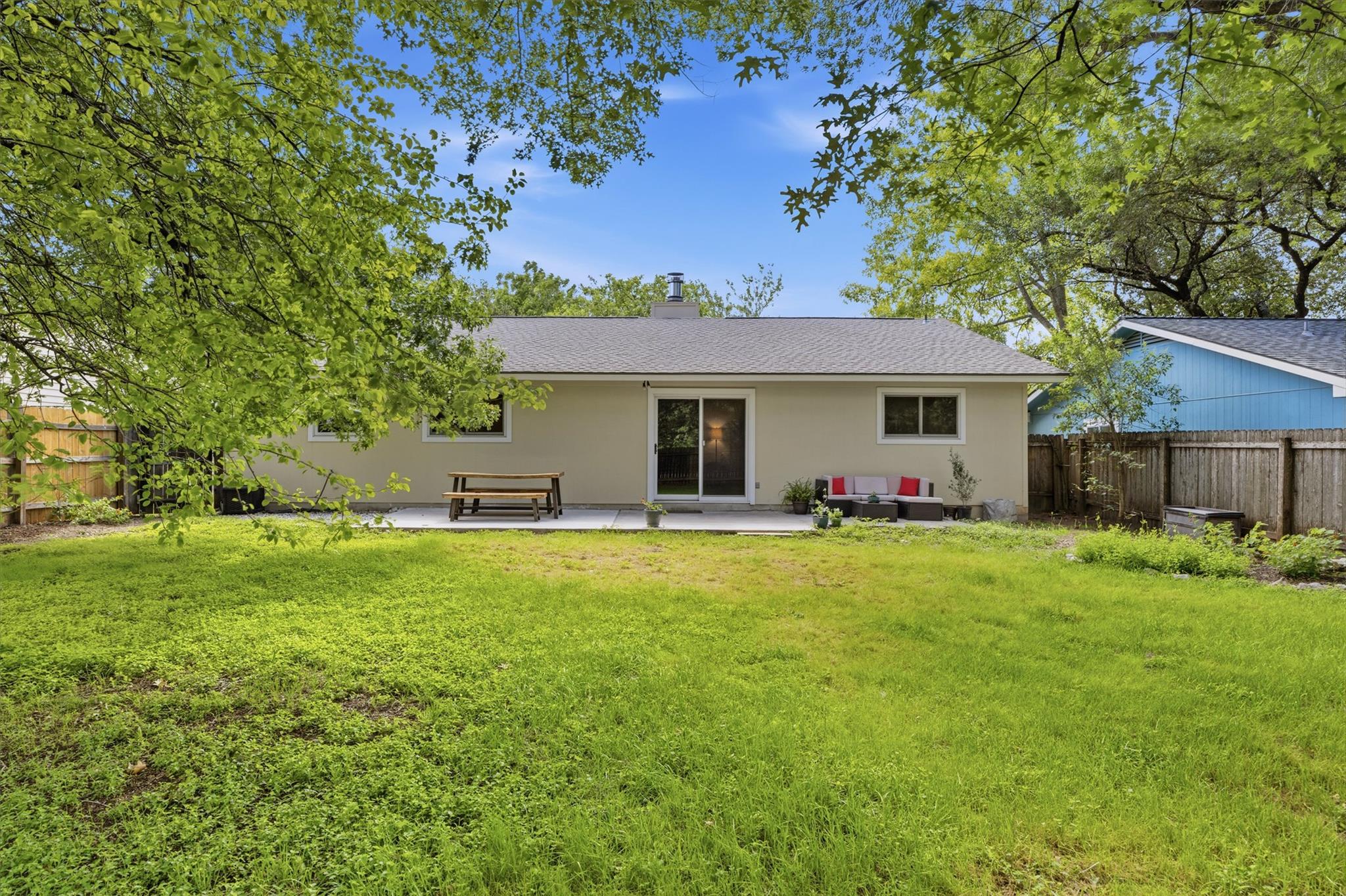 617 Blackberry DR