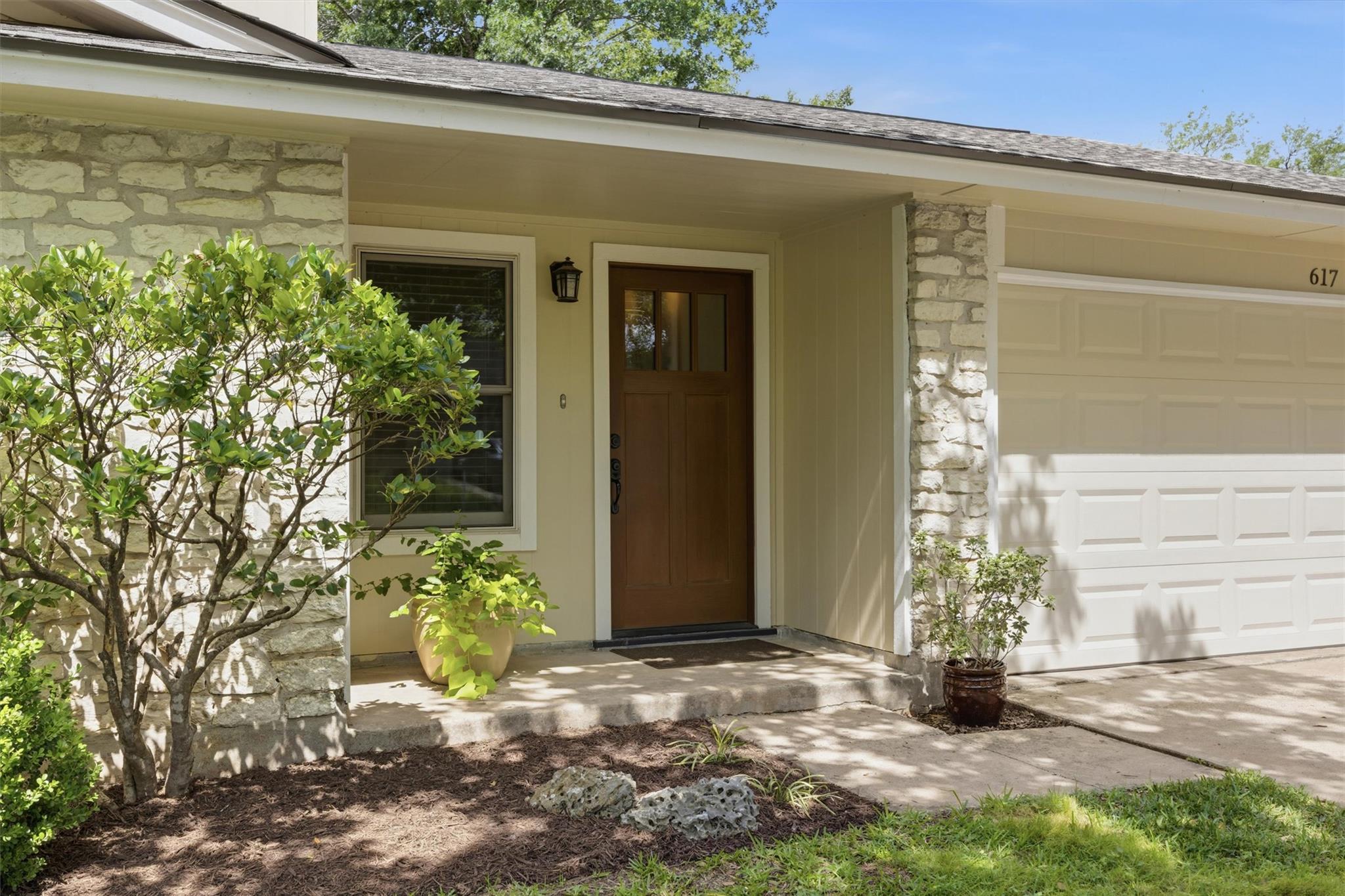617 Blackberry DR