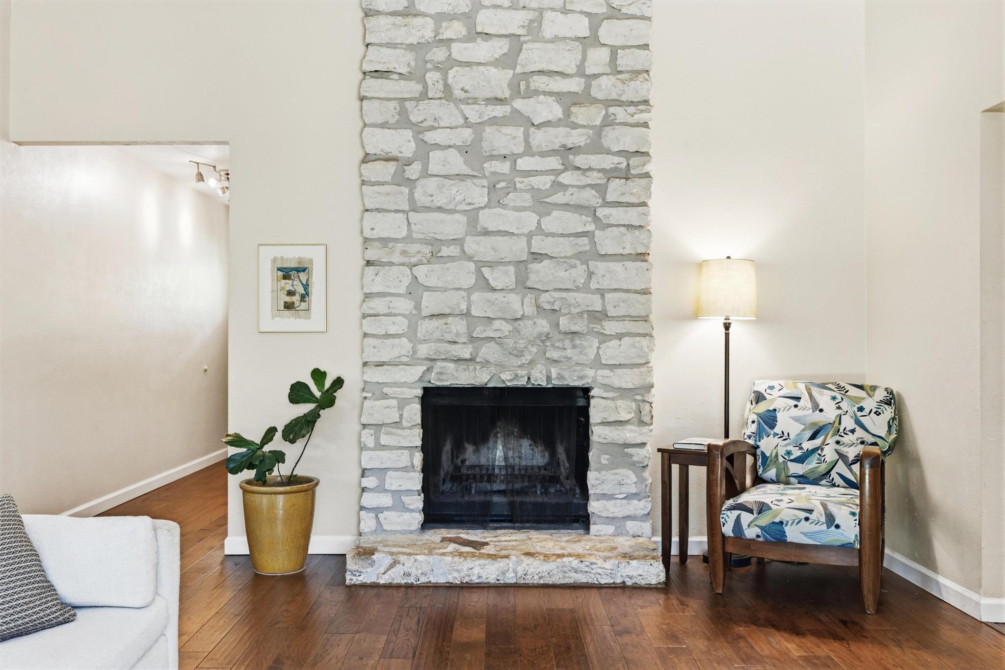 617 Blackberry DR