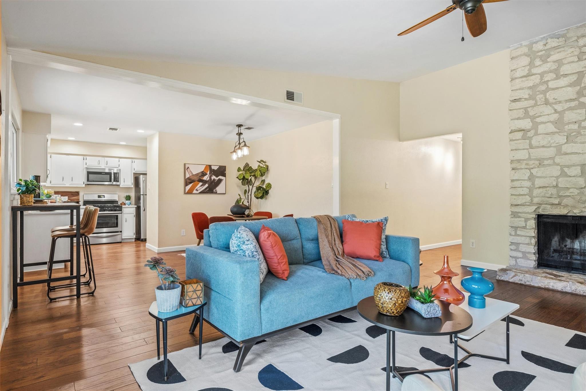 617 Blackberry DR