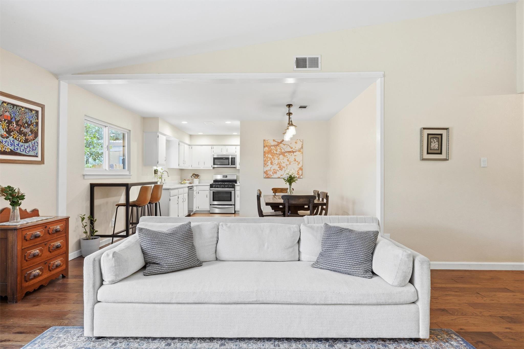 617 Blackberry DR