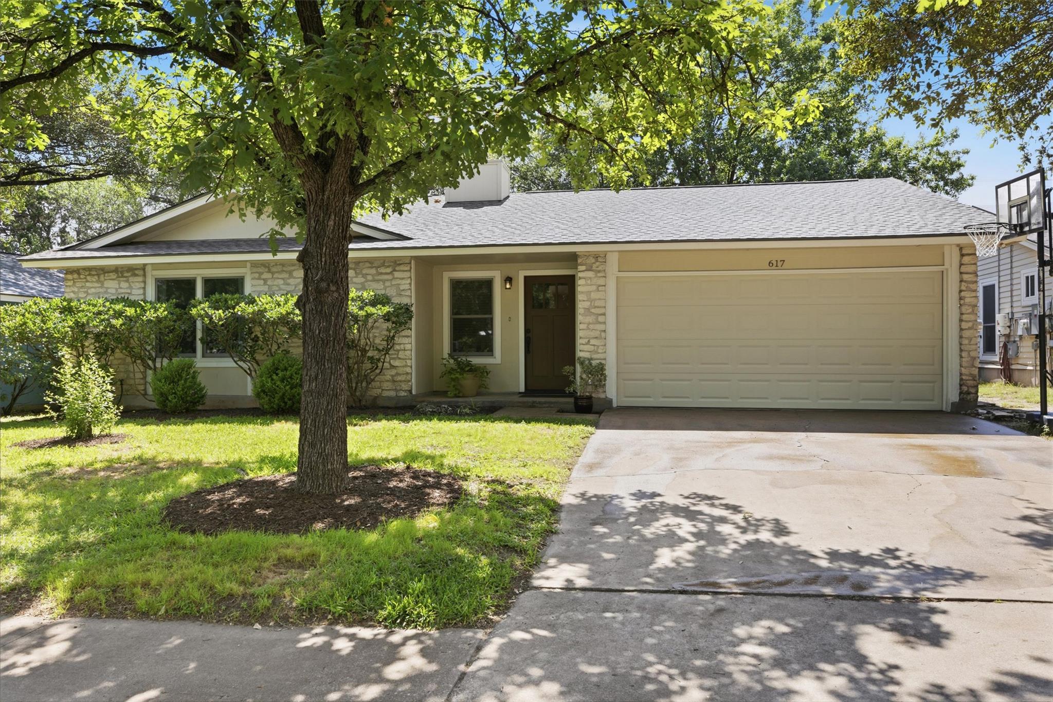617 Blackberry DR