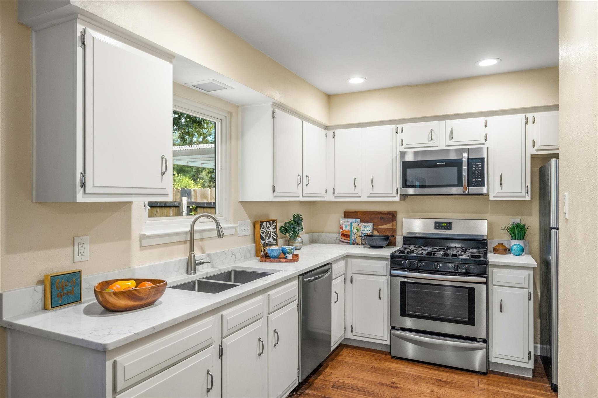 617 Blackberry DR
