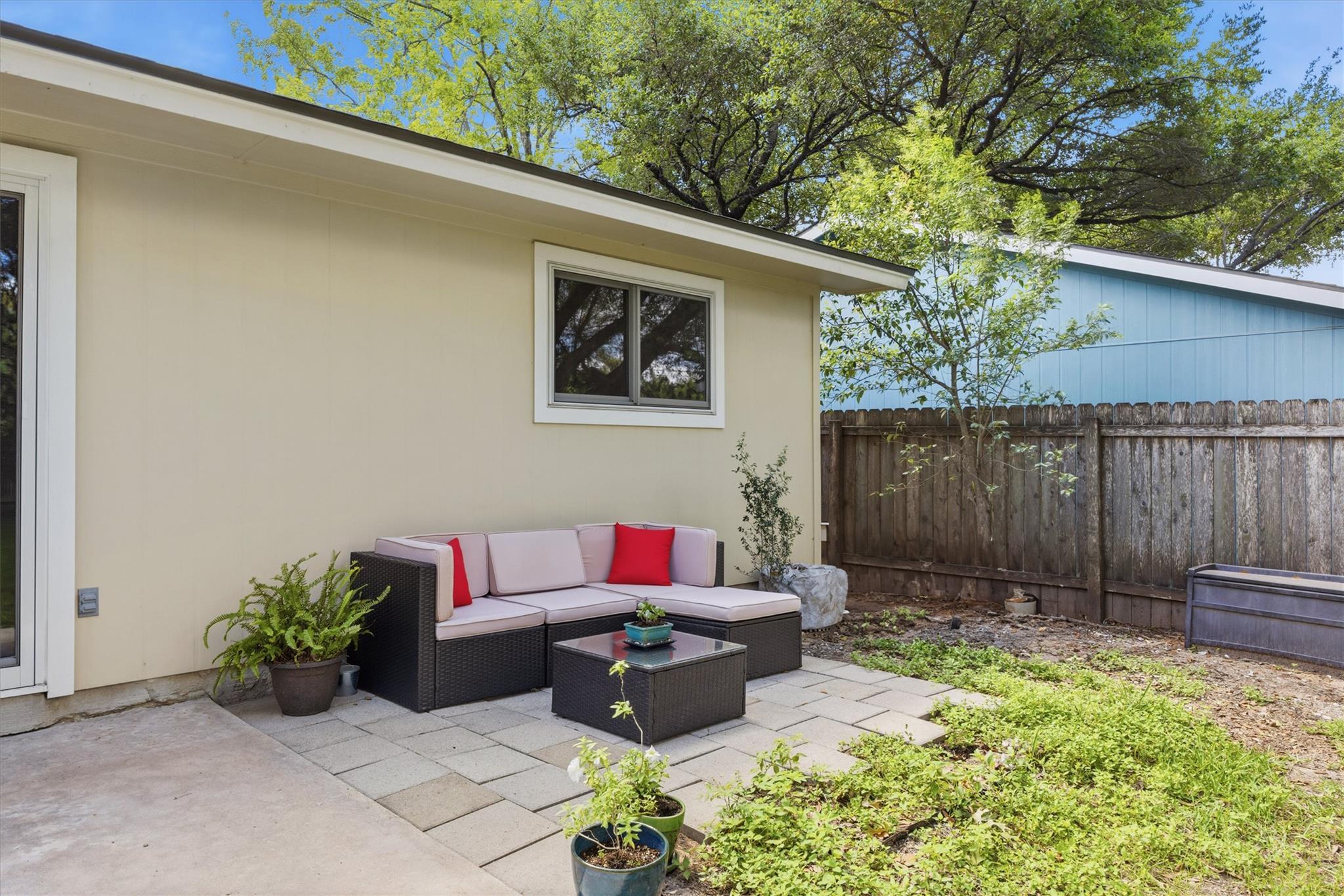 617 Blackberry DR
