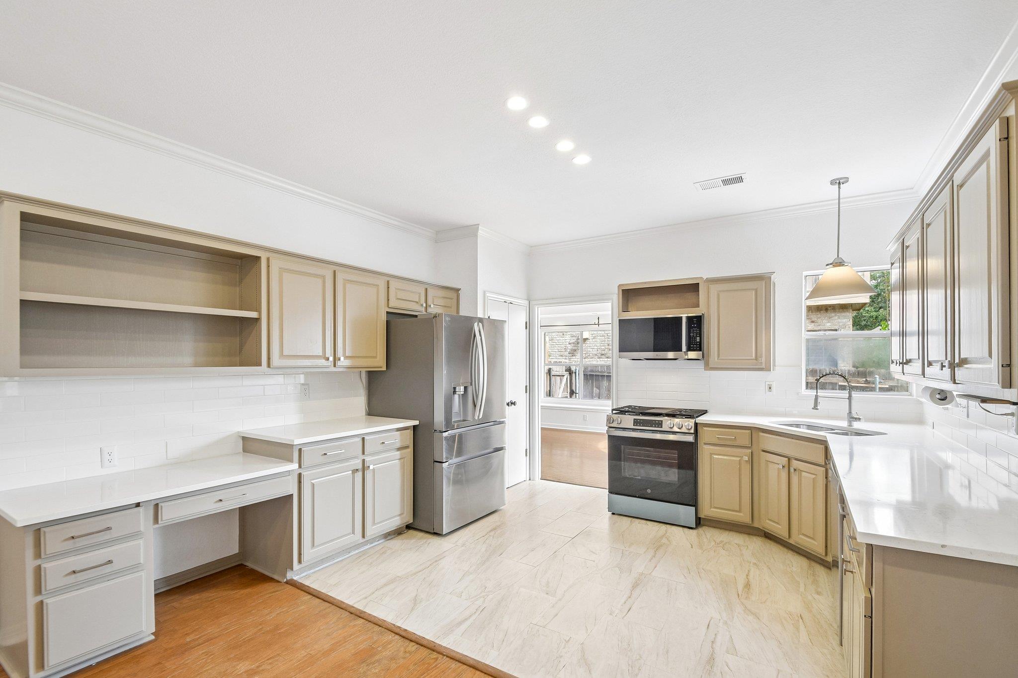 6207 John Chisum LN