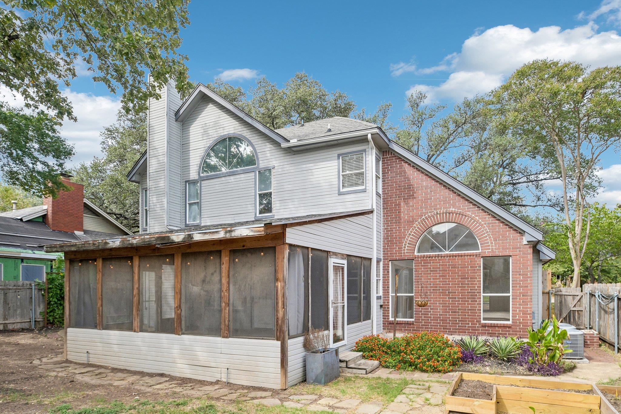 6207 John Chisum LN
