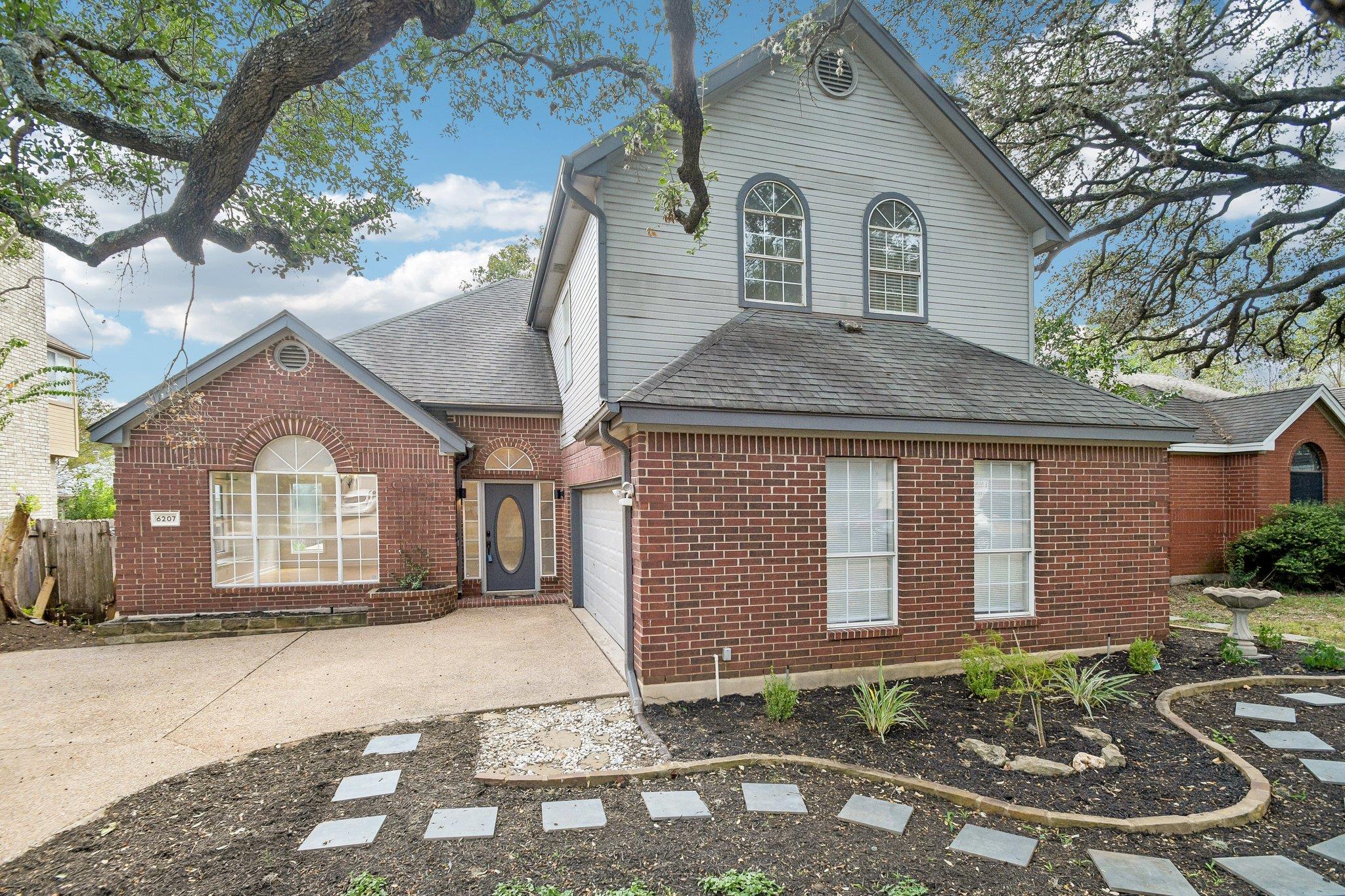6207 John Chisum LN