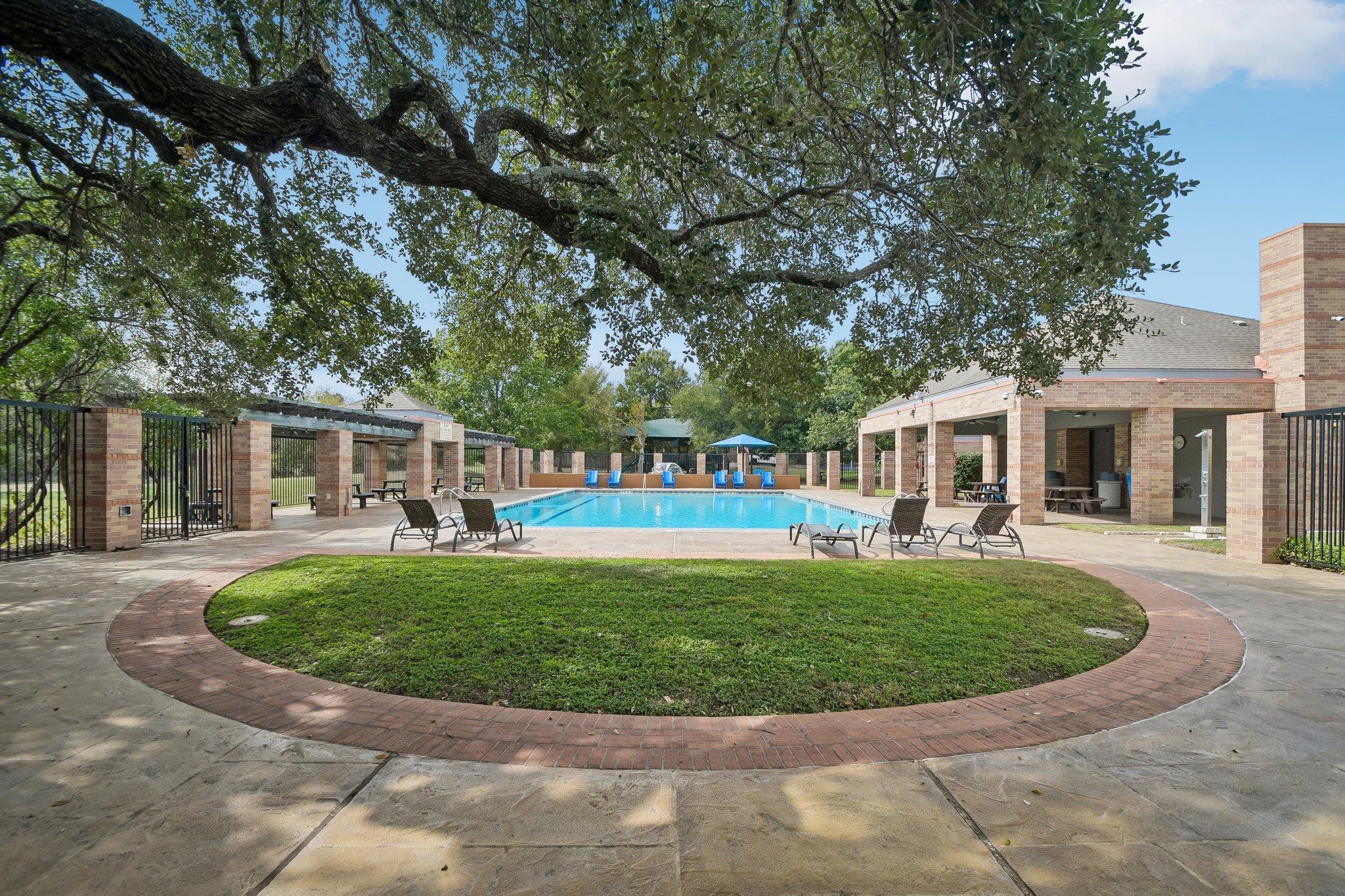 6207 John Chisum LN