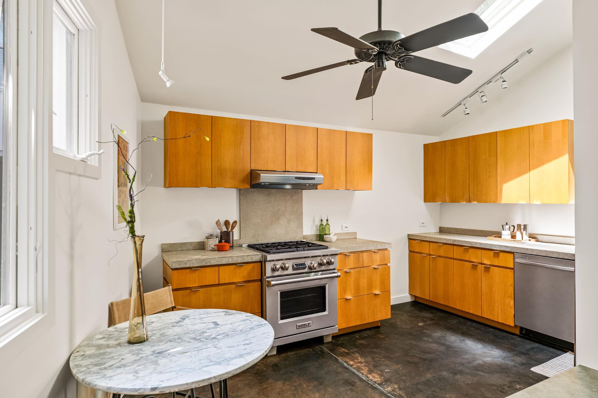 1001 Daniel DR
