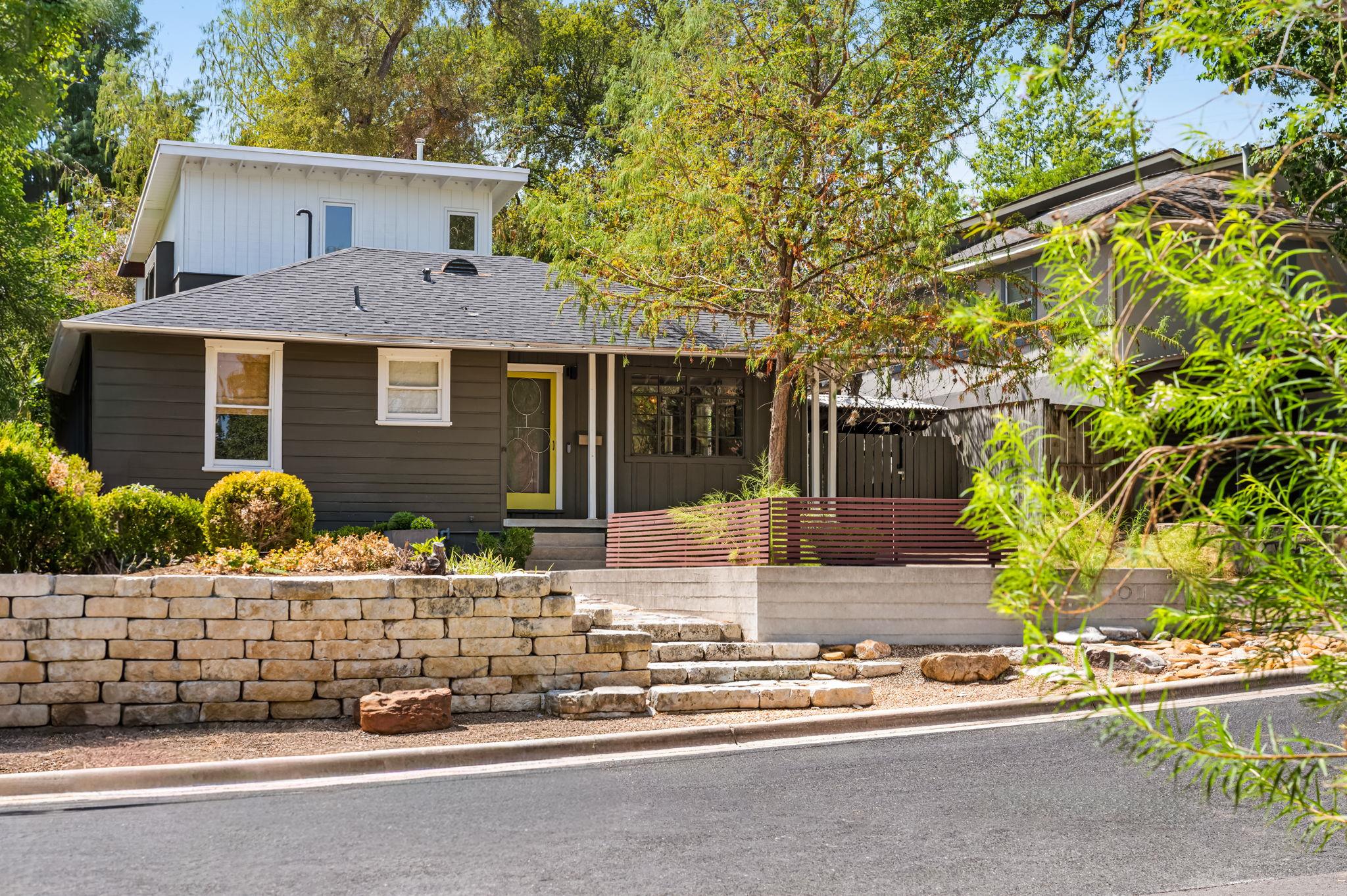 1001 Daniel DR