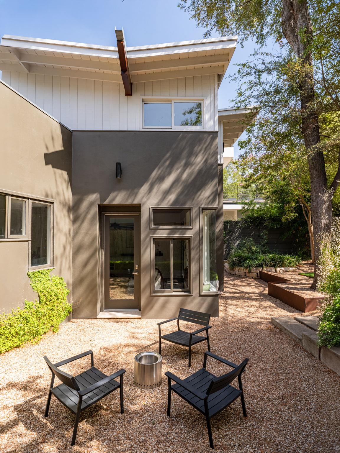 1001 Daniel DR