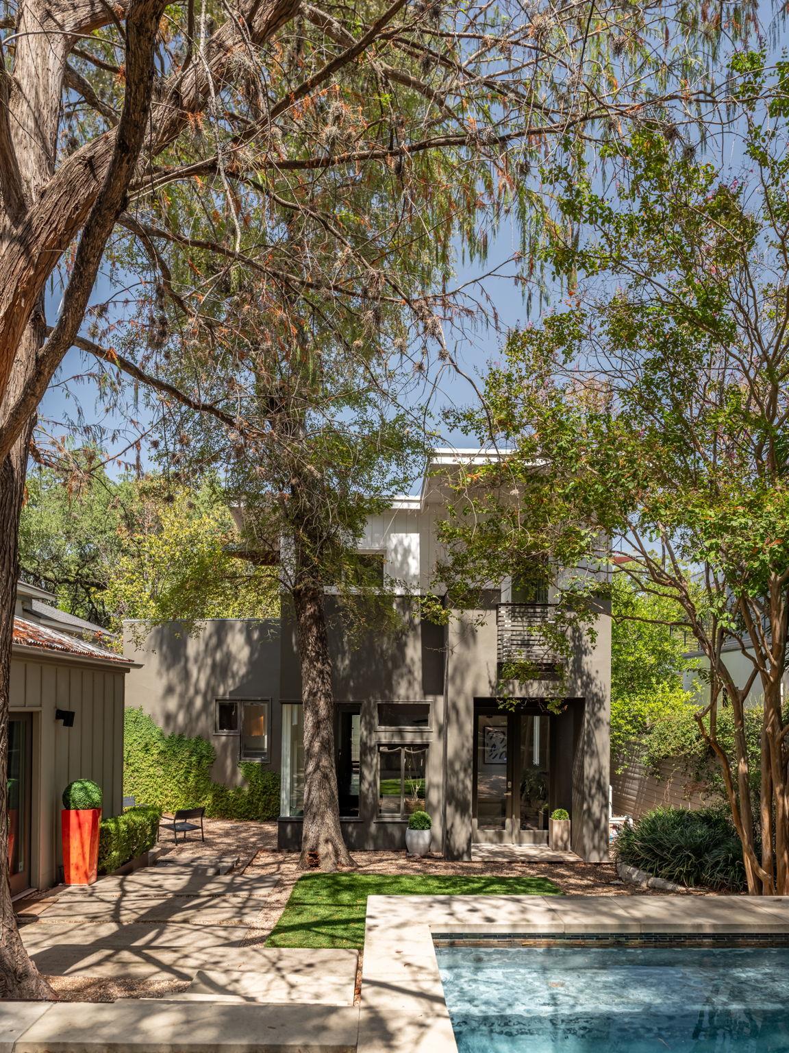 1001 Daniel DR