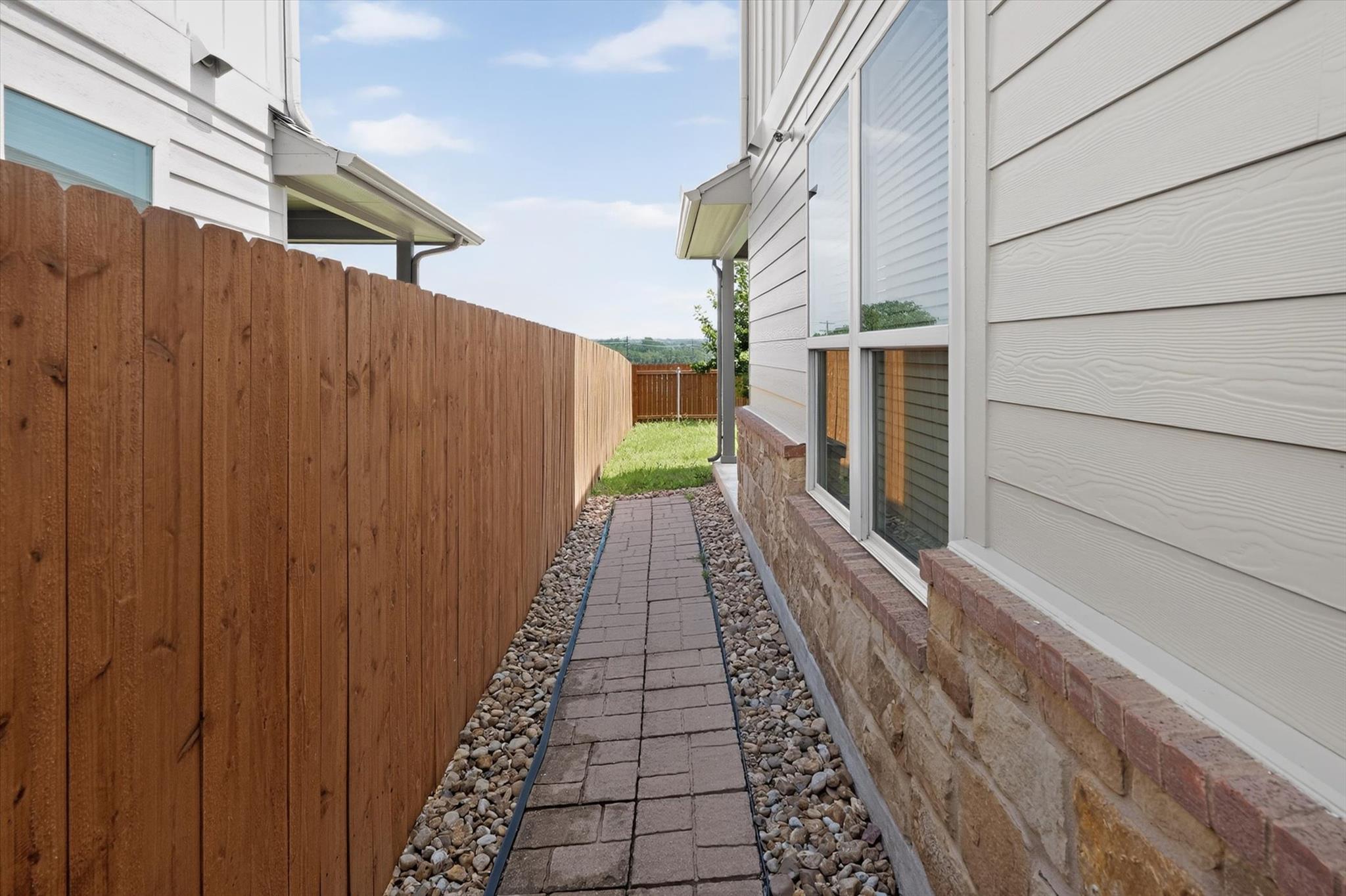 2004 Garretts WAY