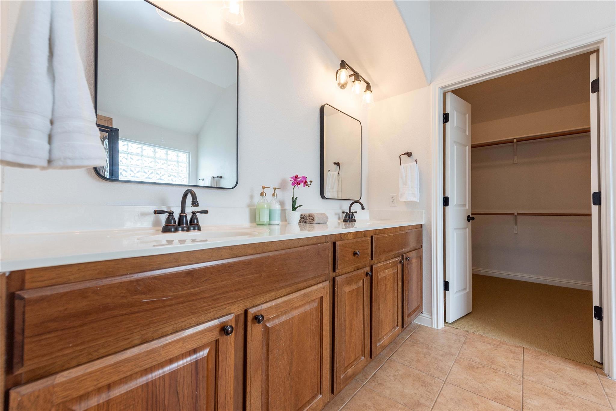 1112 Rowley DR