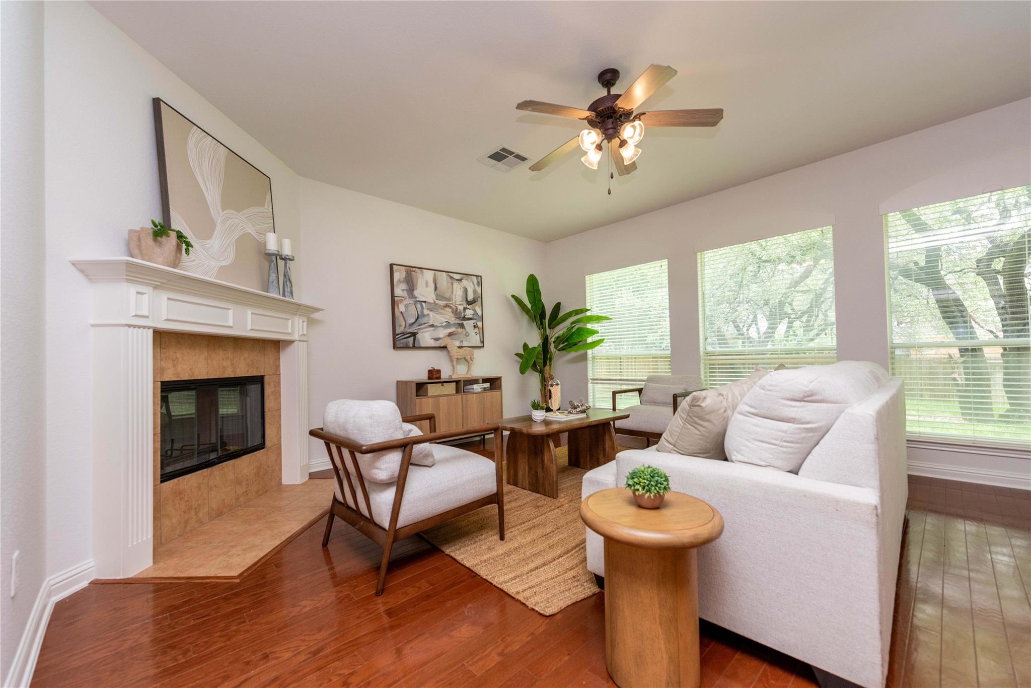 1112 Rowley DR
