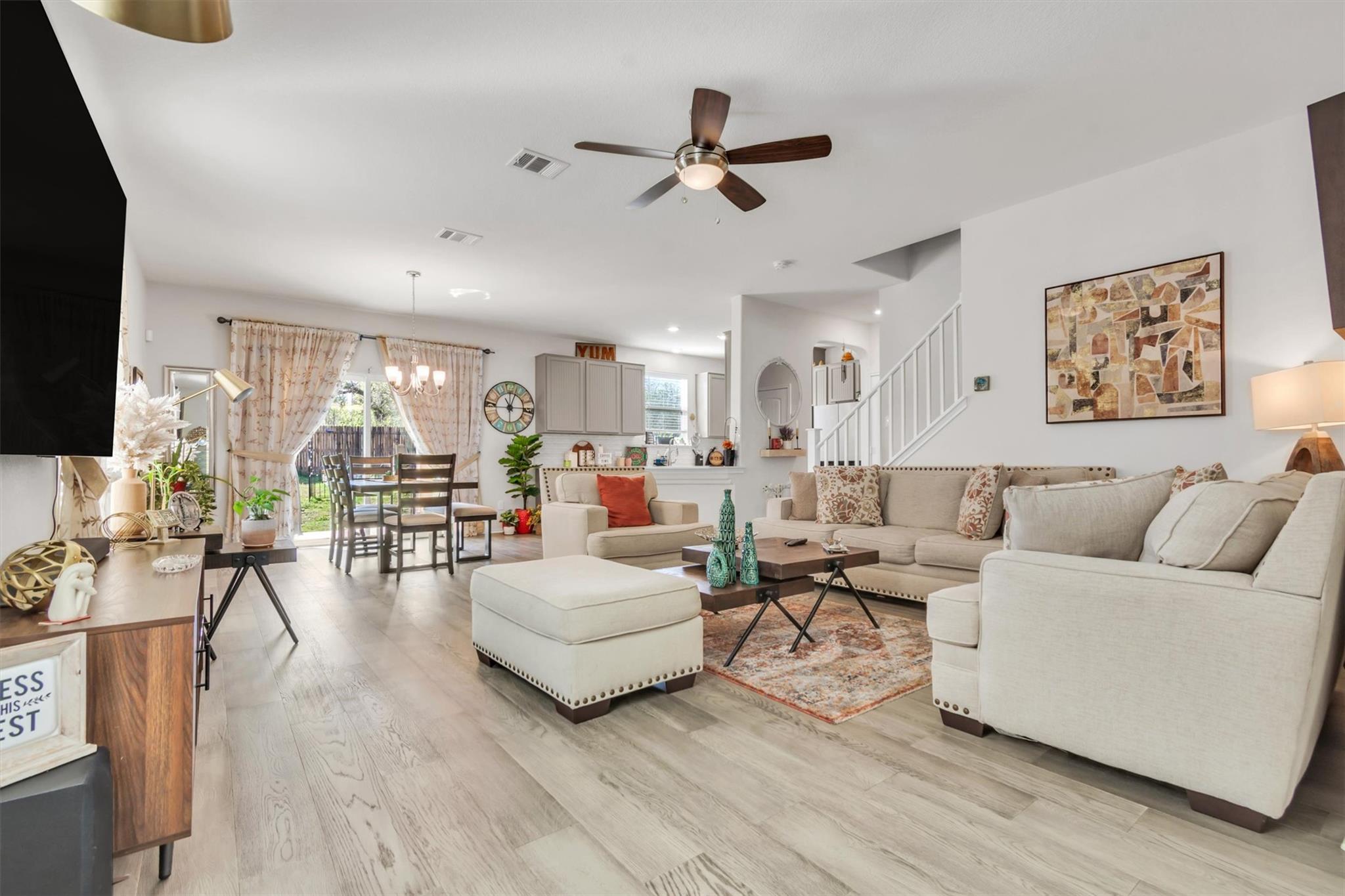 421 Conchillos DR