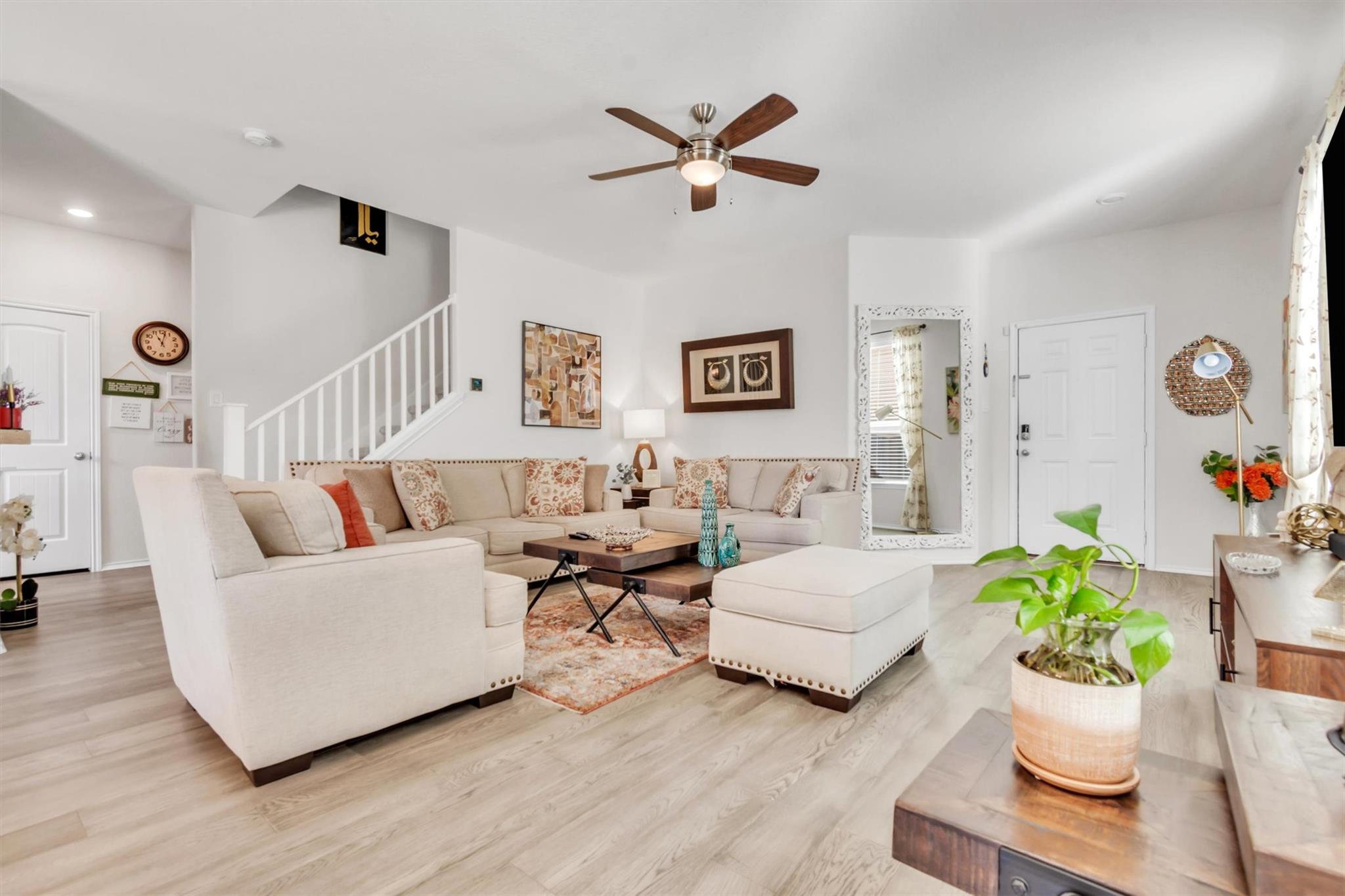 421 Conchillos DR