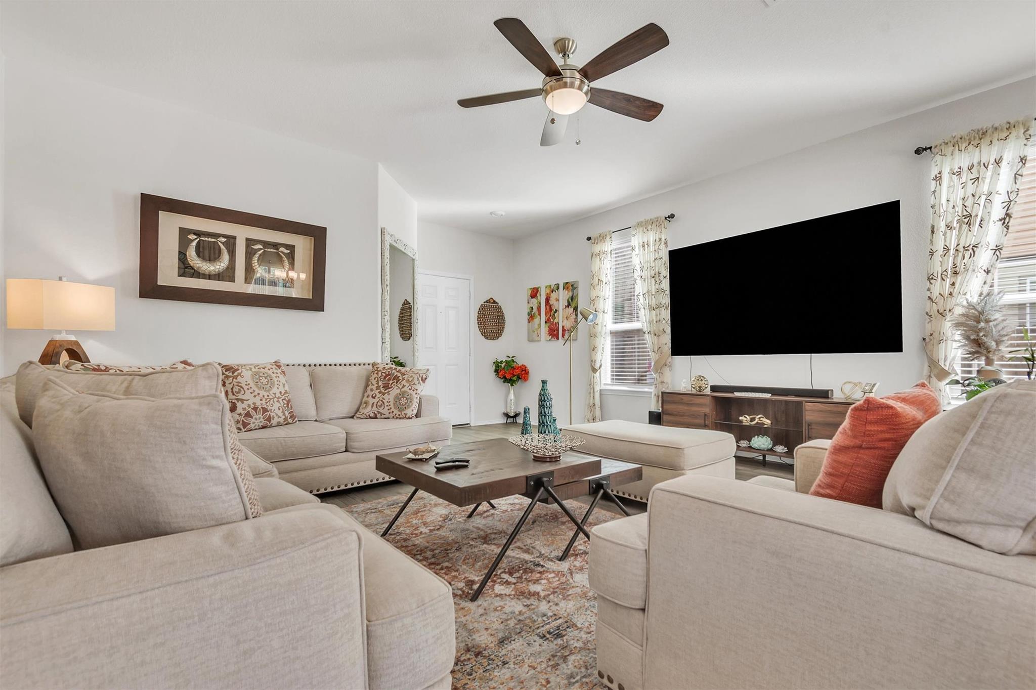 421 Conchillos DR