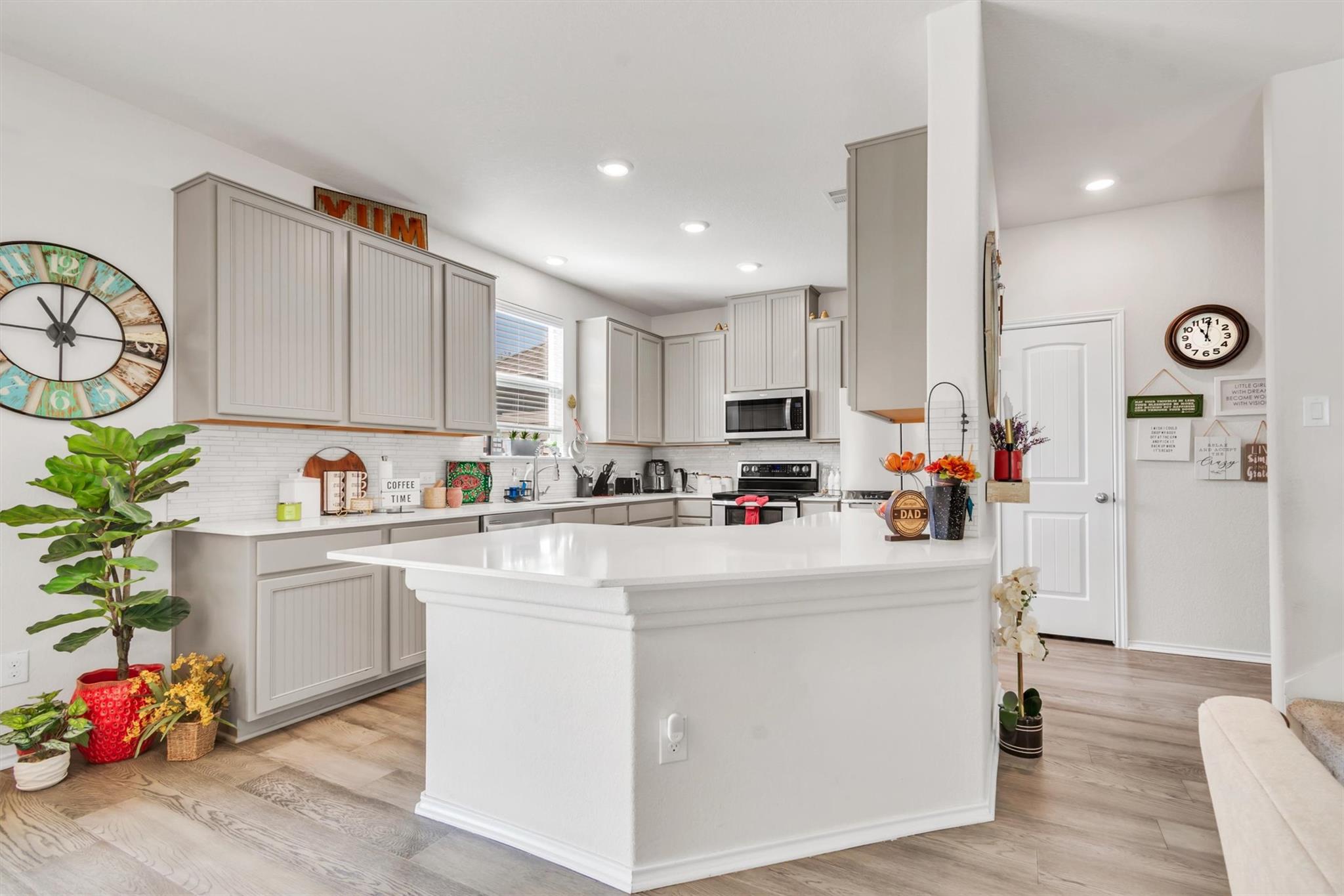 421 Conchillos DR