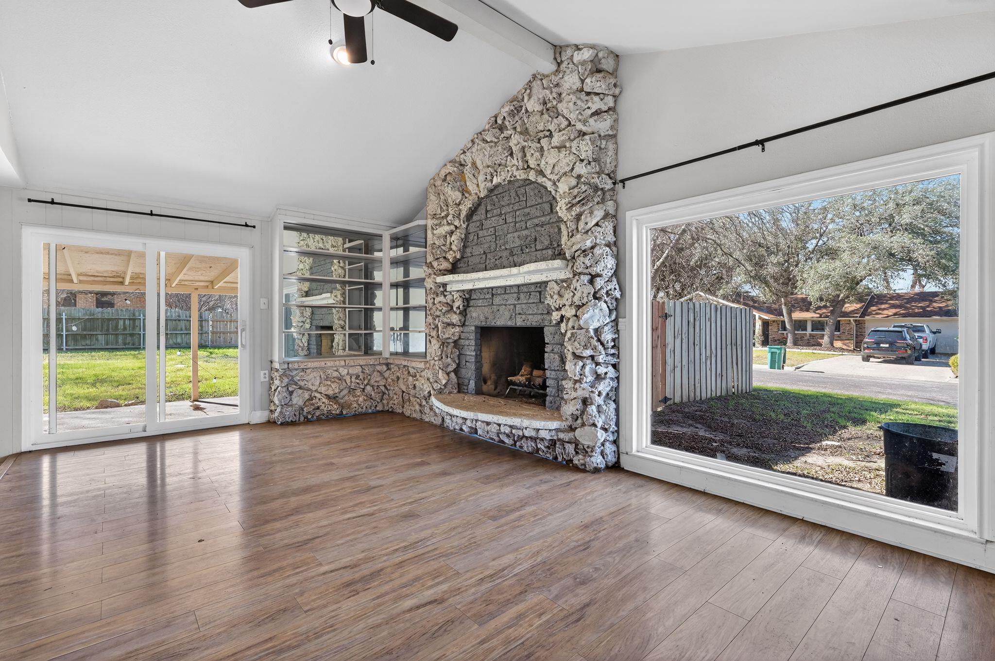 220 W Mockingbird LN
